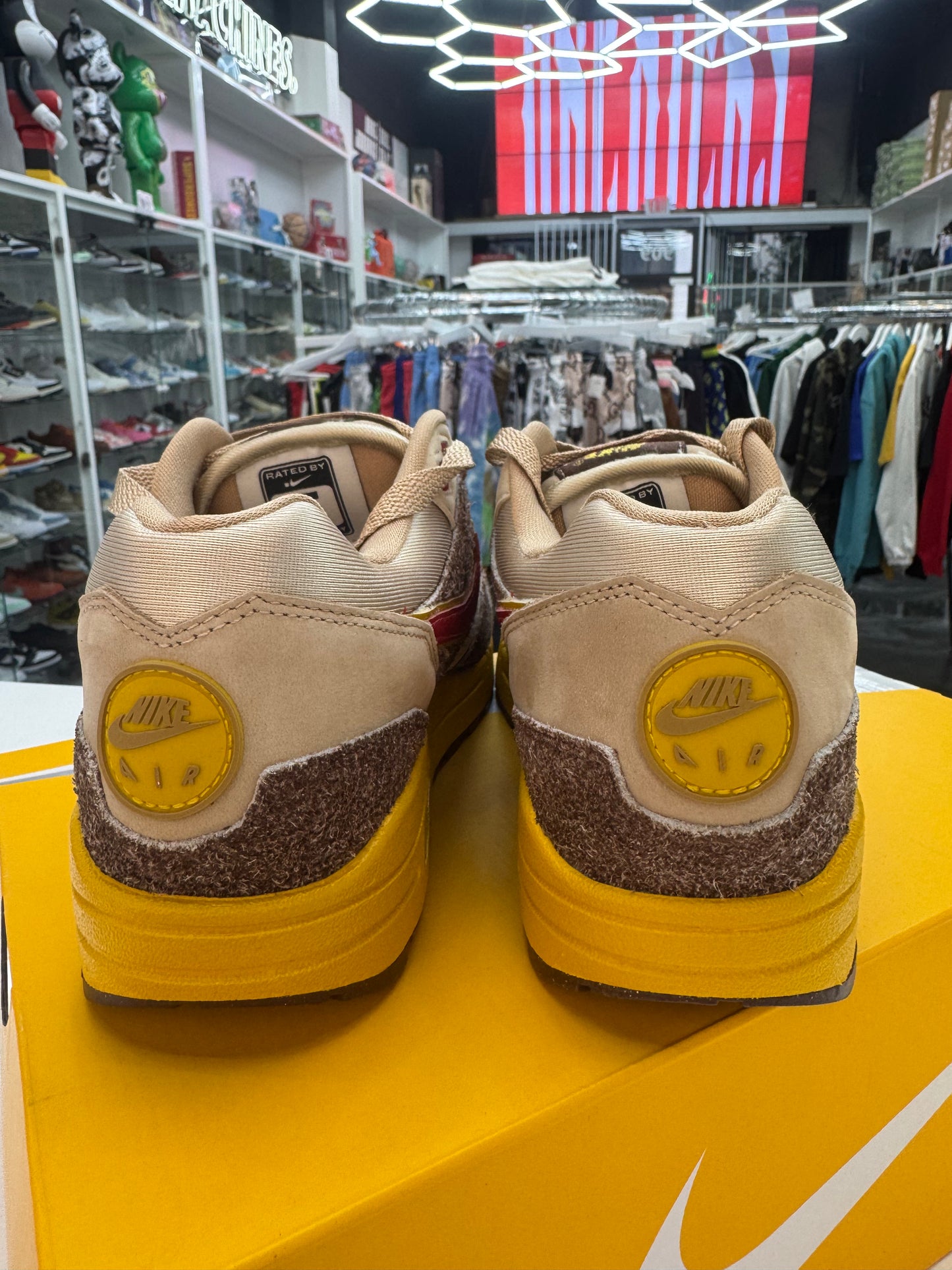 Nike Air Max 1
SWOOSH Low Poly Big Head Origins donkey Kong