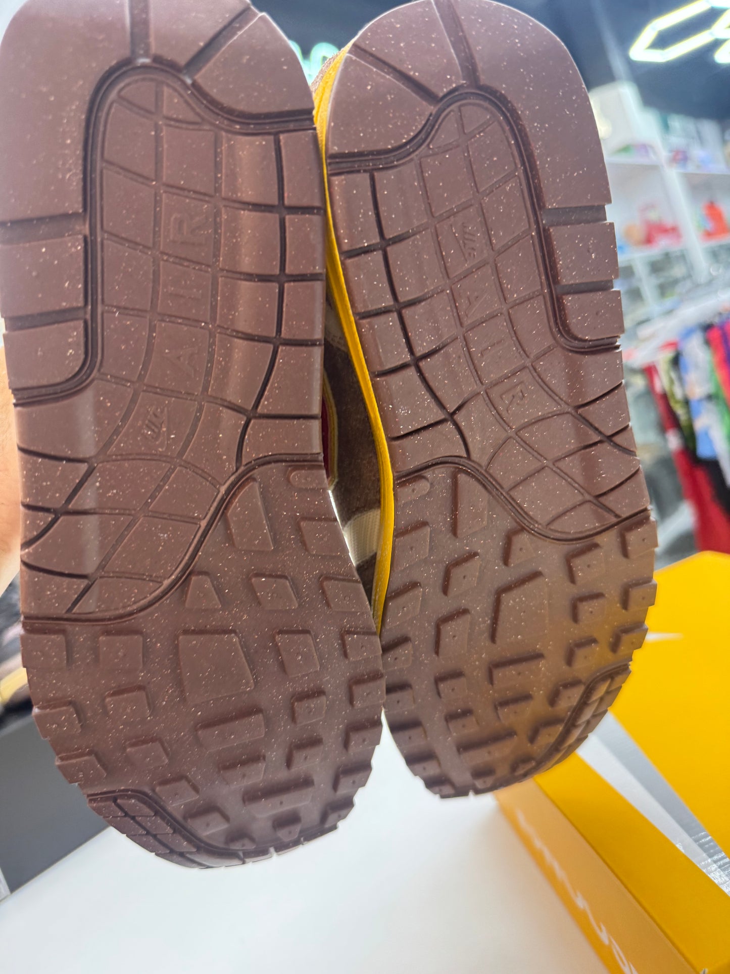 Nike Air Max 1
SWOOSH Low Poly Big Head Origins donkey Kong