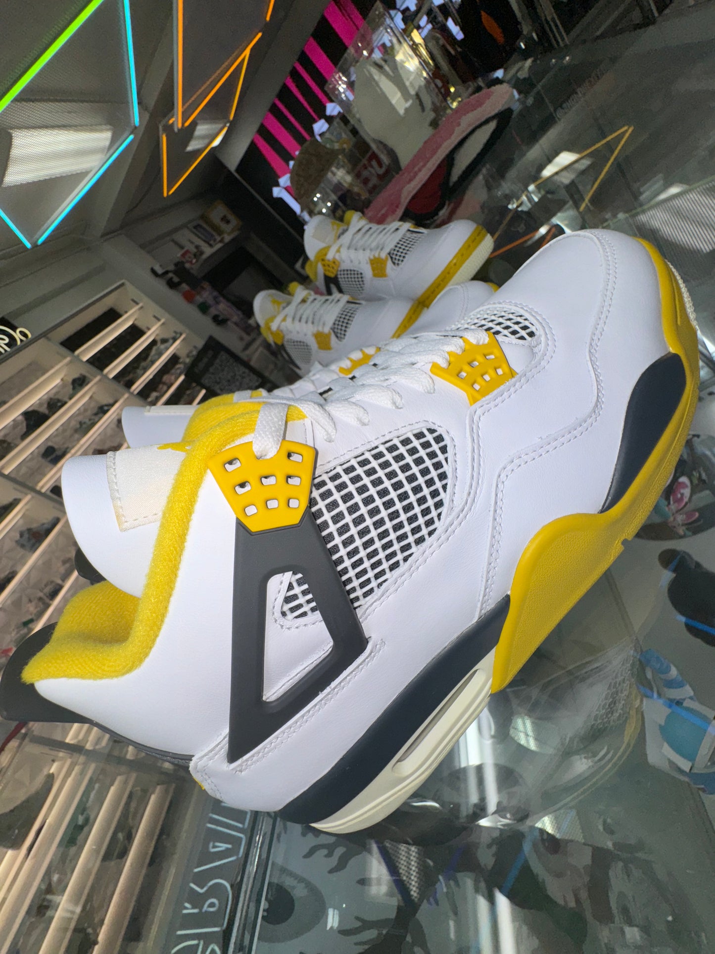 Jordan 4 Retro
Vivid Sulfur (Women's)