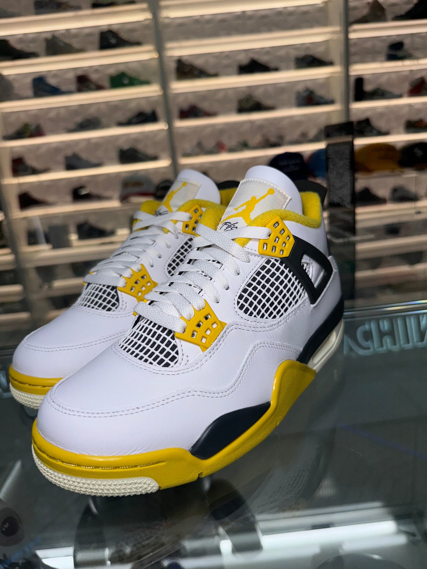 Jordan 4 Retro
Vivid Sulfur (Women's)