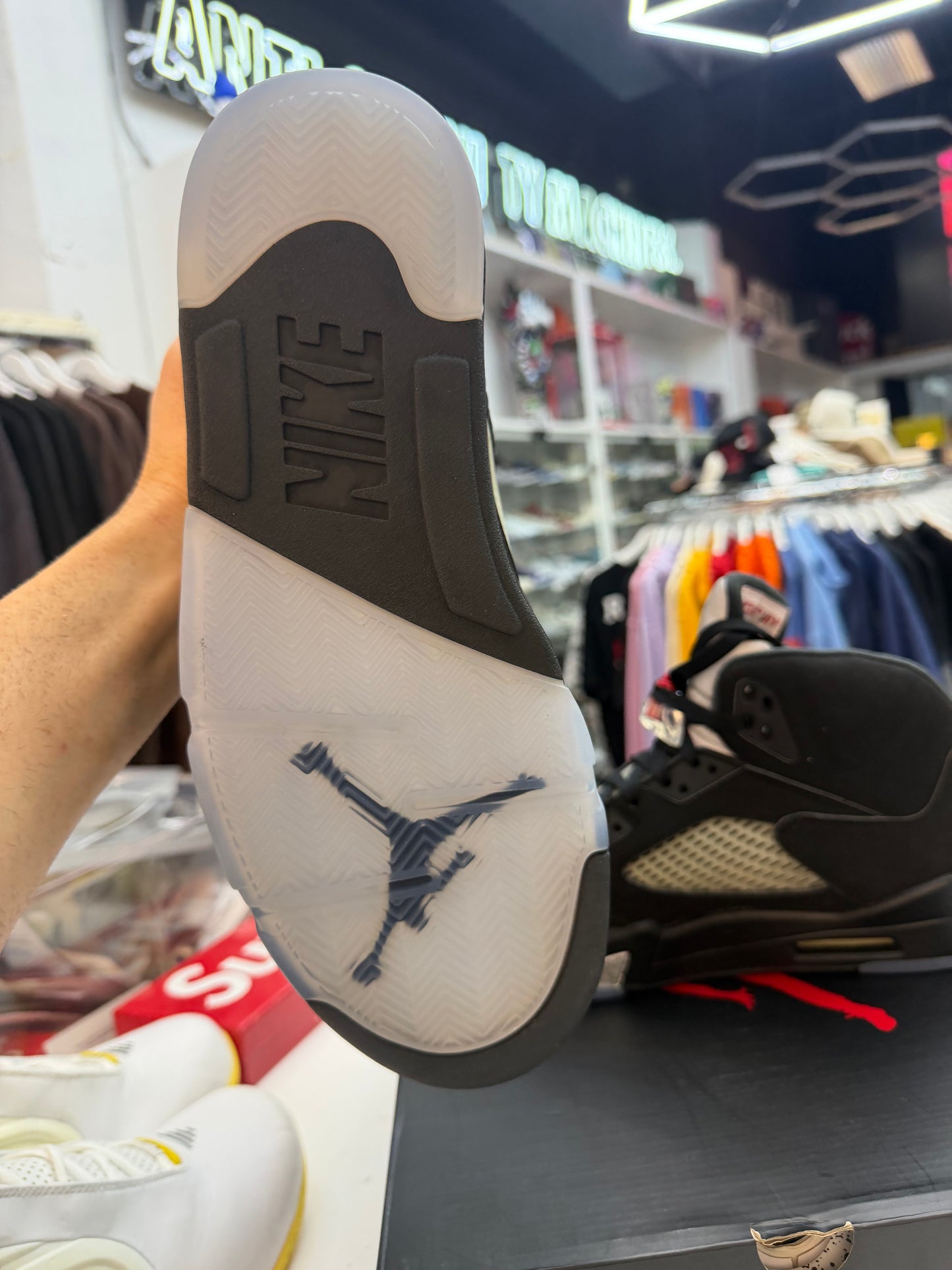 Jordan 5 Retro OG
Black Metallic Reimagined