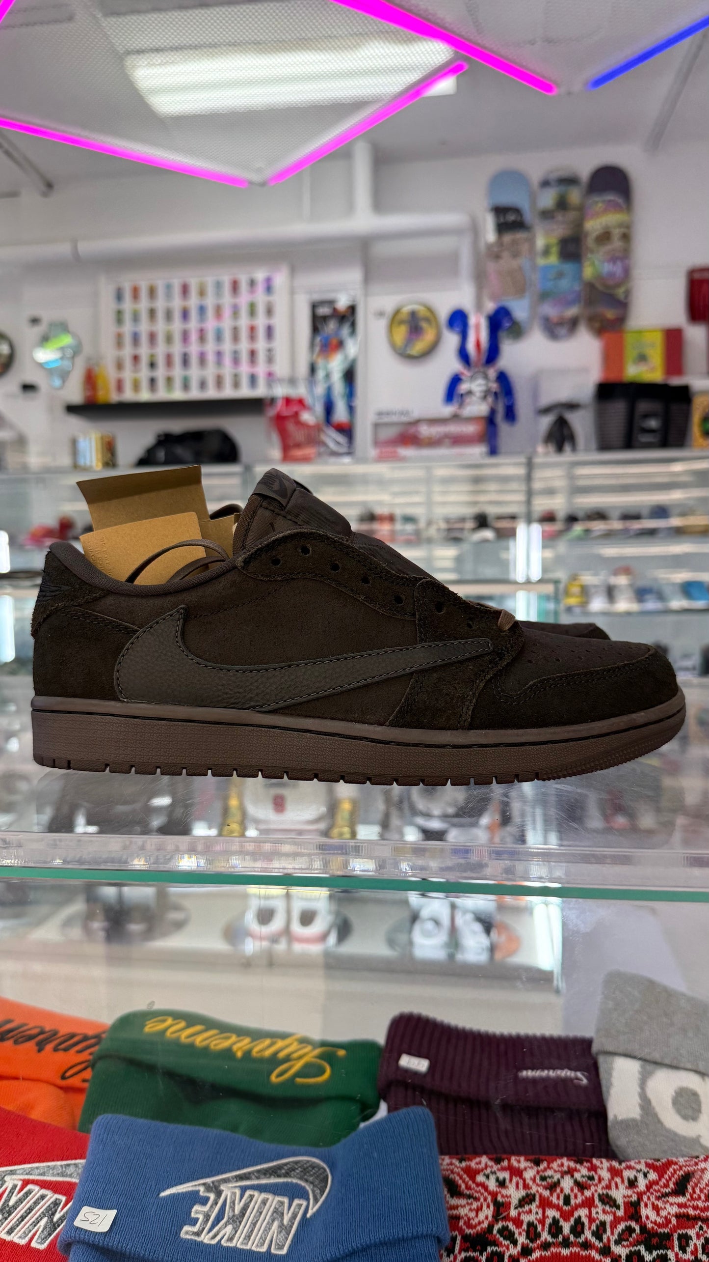 J1 Low Travis Velvet Brown