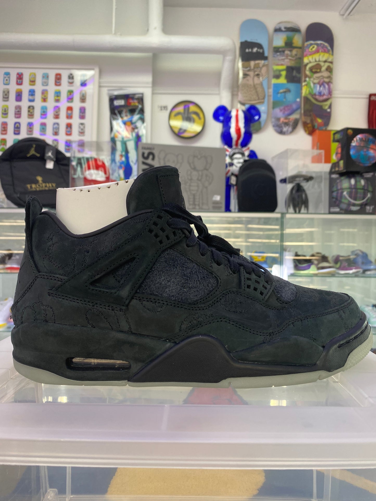 Air Jordan 4 Retro x KAWS 2017 Black/Glow