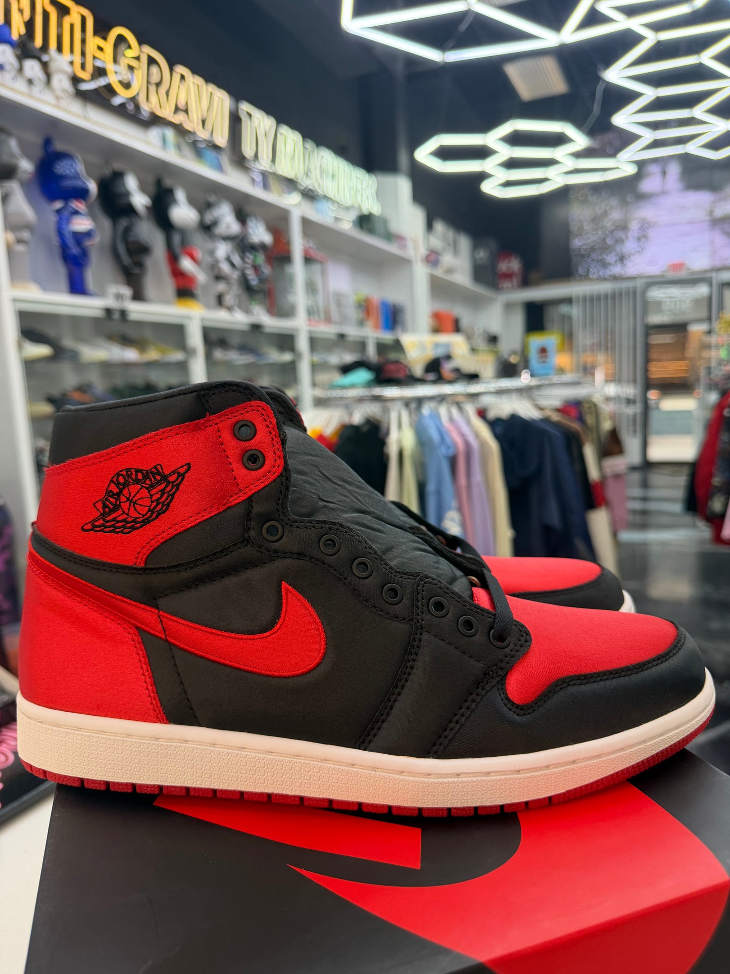 Jordan 1 Retro Satin Bred Non Numbered Promo Sample