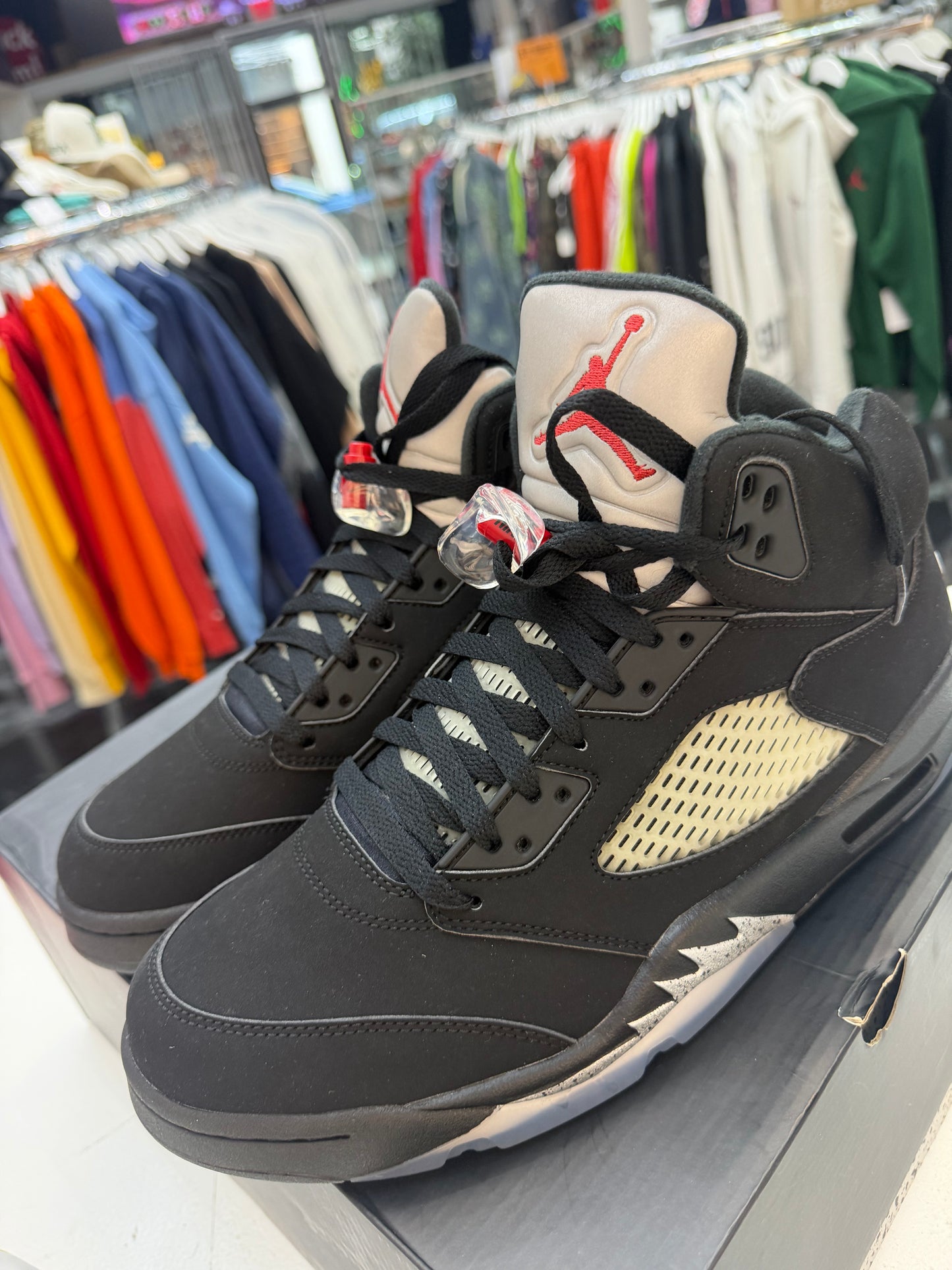 Jordan 5 Retro OG
Black Metallic Reimagined