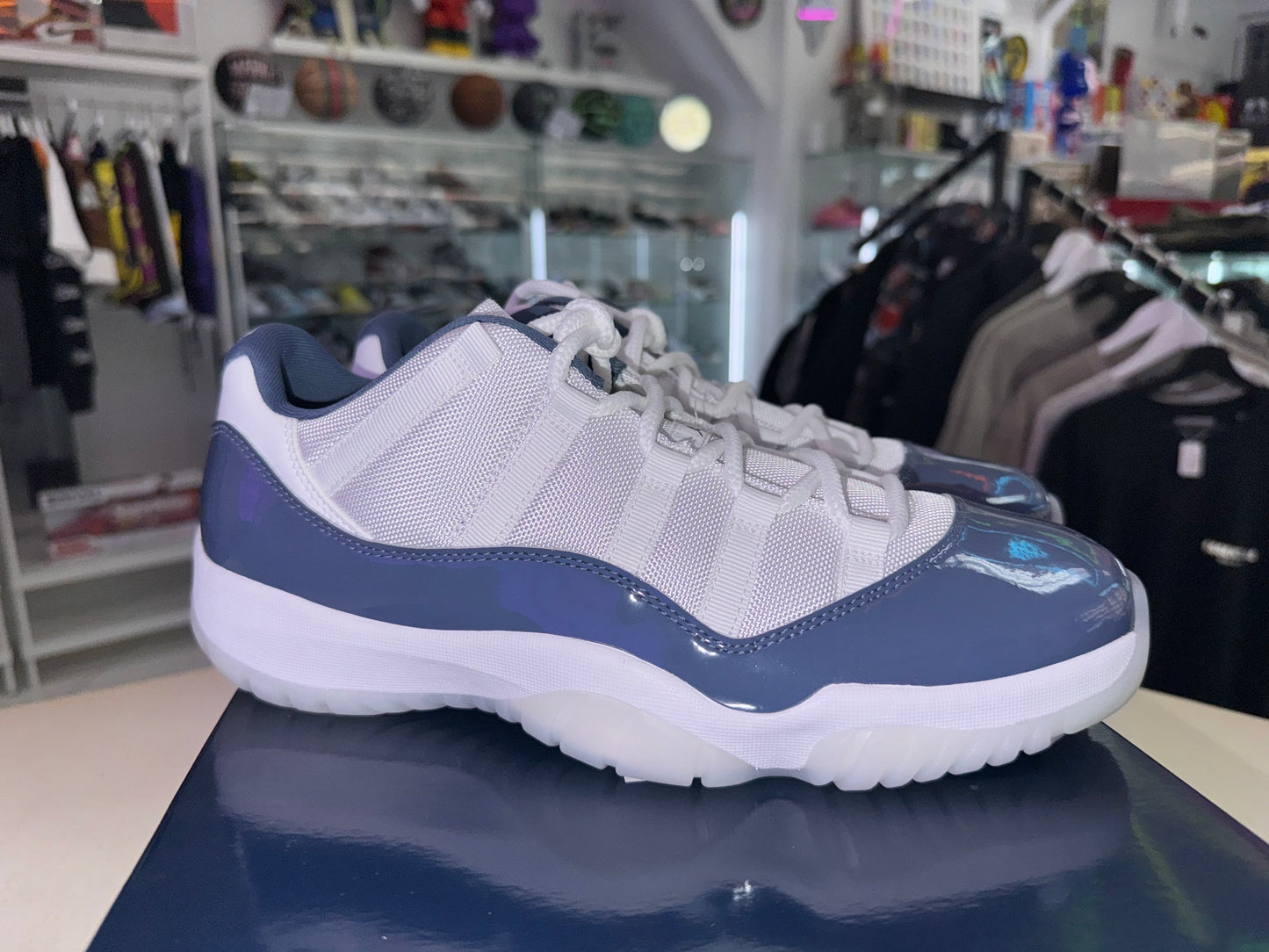 Jordan 11 Retro Low
Diffused Blue