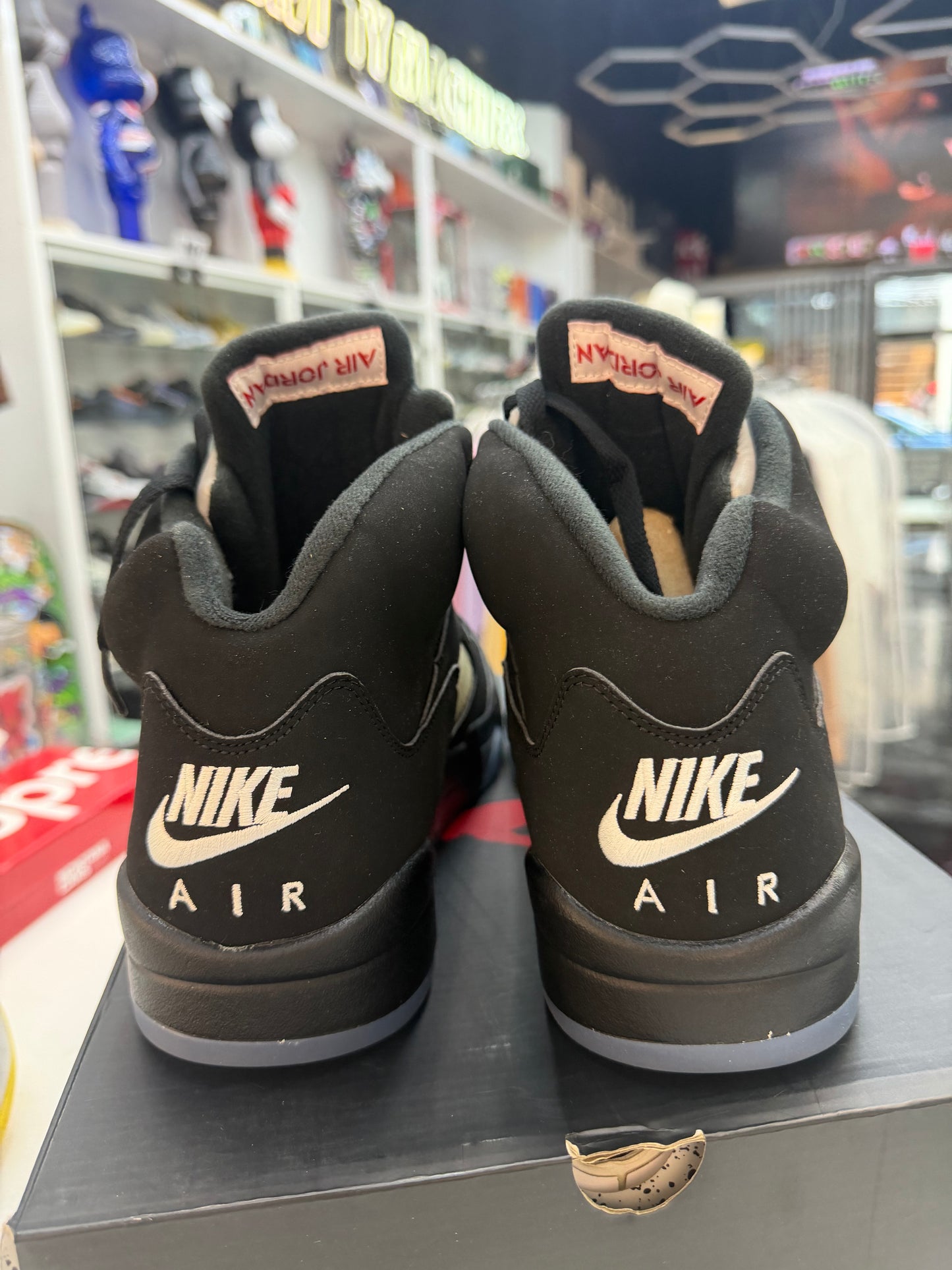 Jordan 5 Retro OG
Black Metallic Reimagined