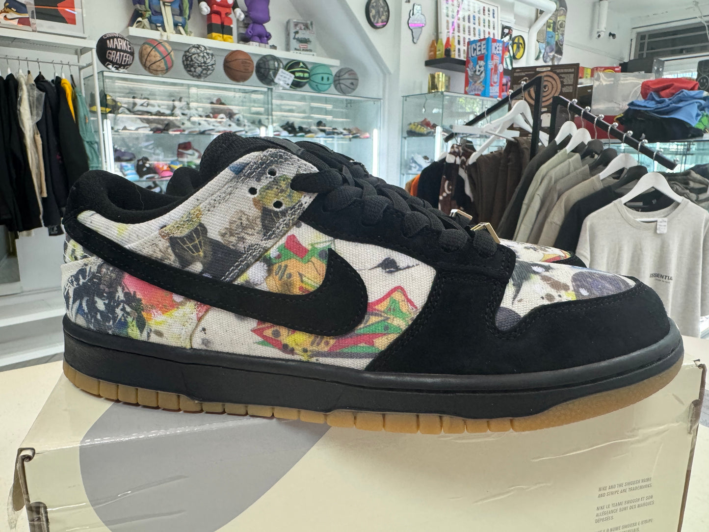 Nike SB Dunk Low
Supreme Rammellzee