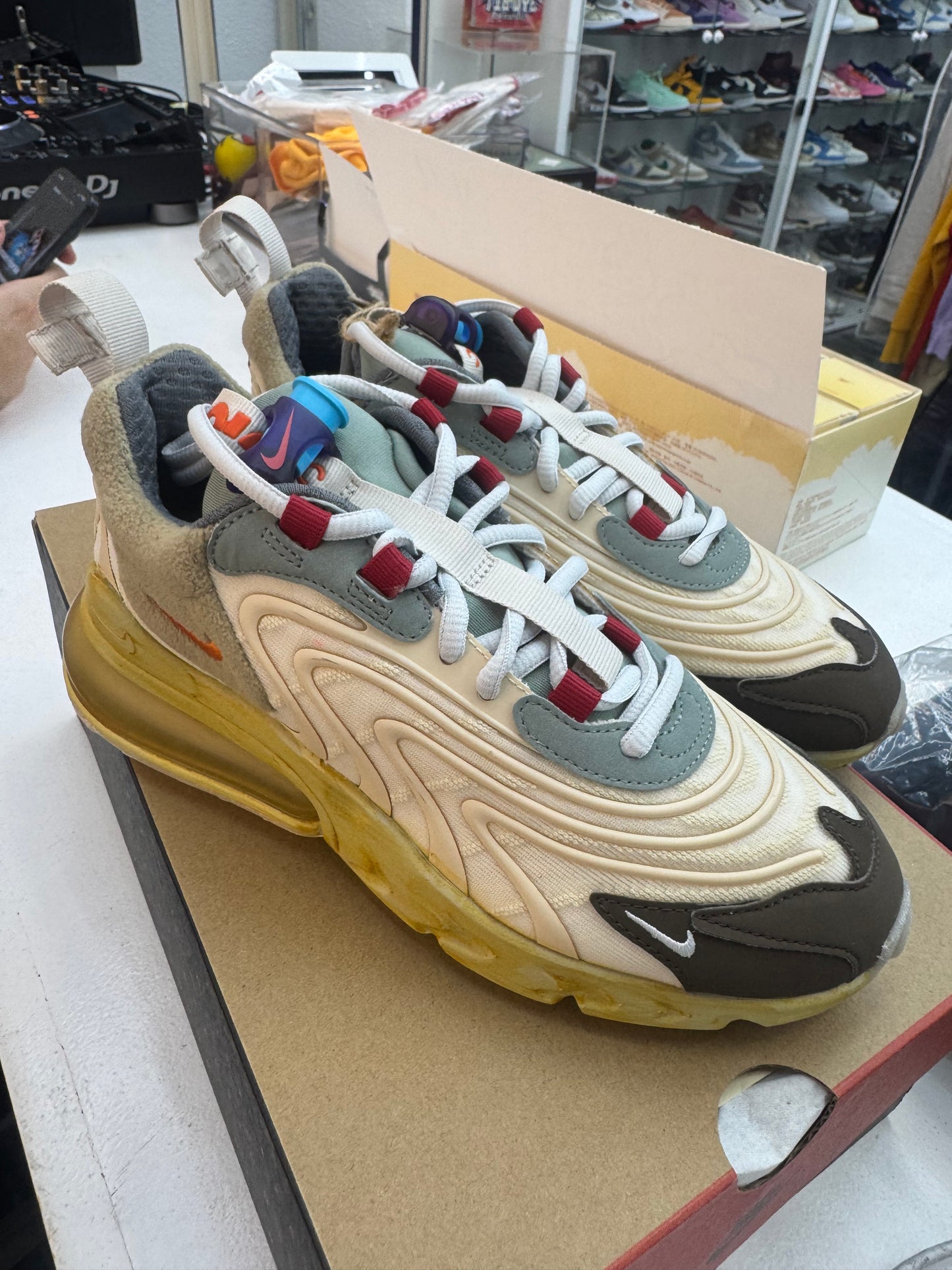Nike Air Max 270 React ENG
Travis Scott Cactus Trails
