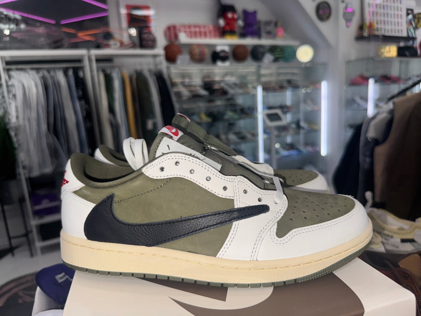 Jordan 1 Retro Low OG SP
Travis Scott Medium Olive