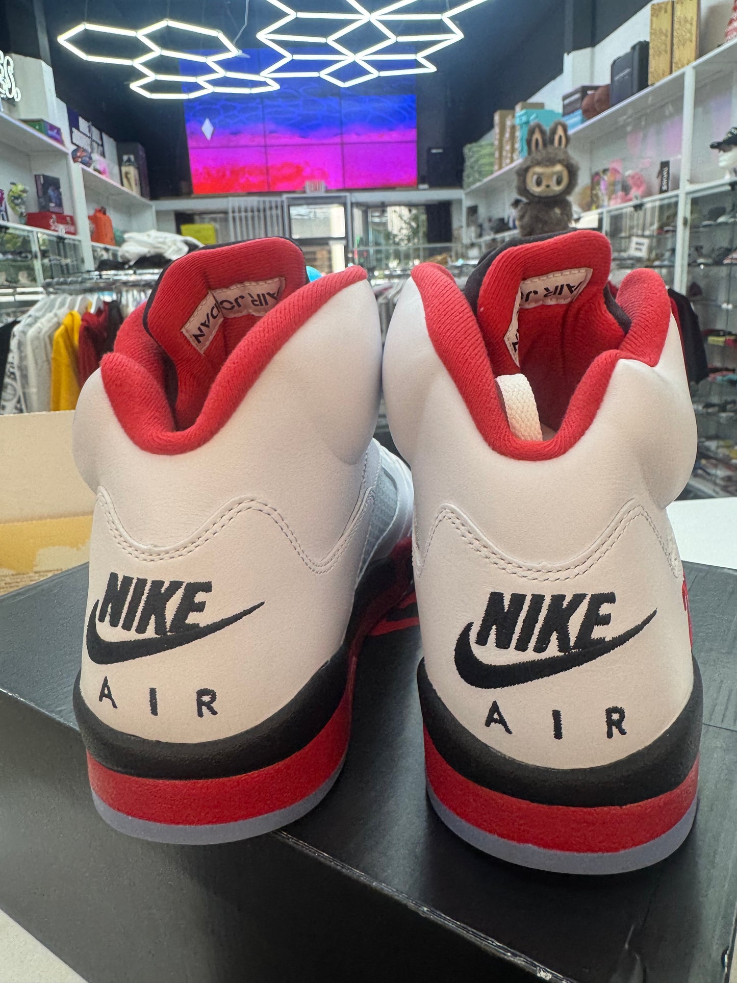 Jordan 5 Retro
Fire Red Black Tongue (2025)