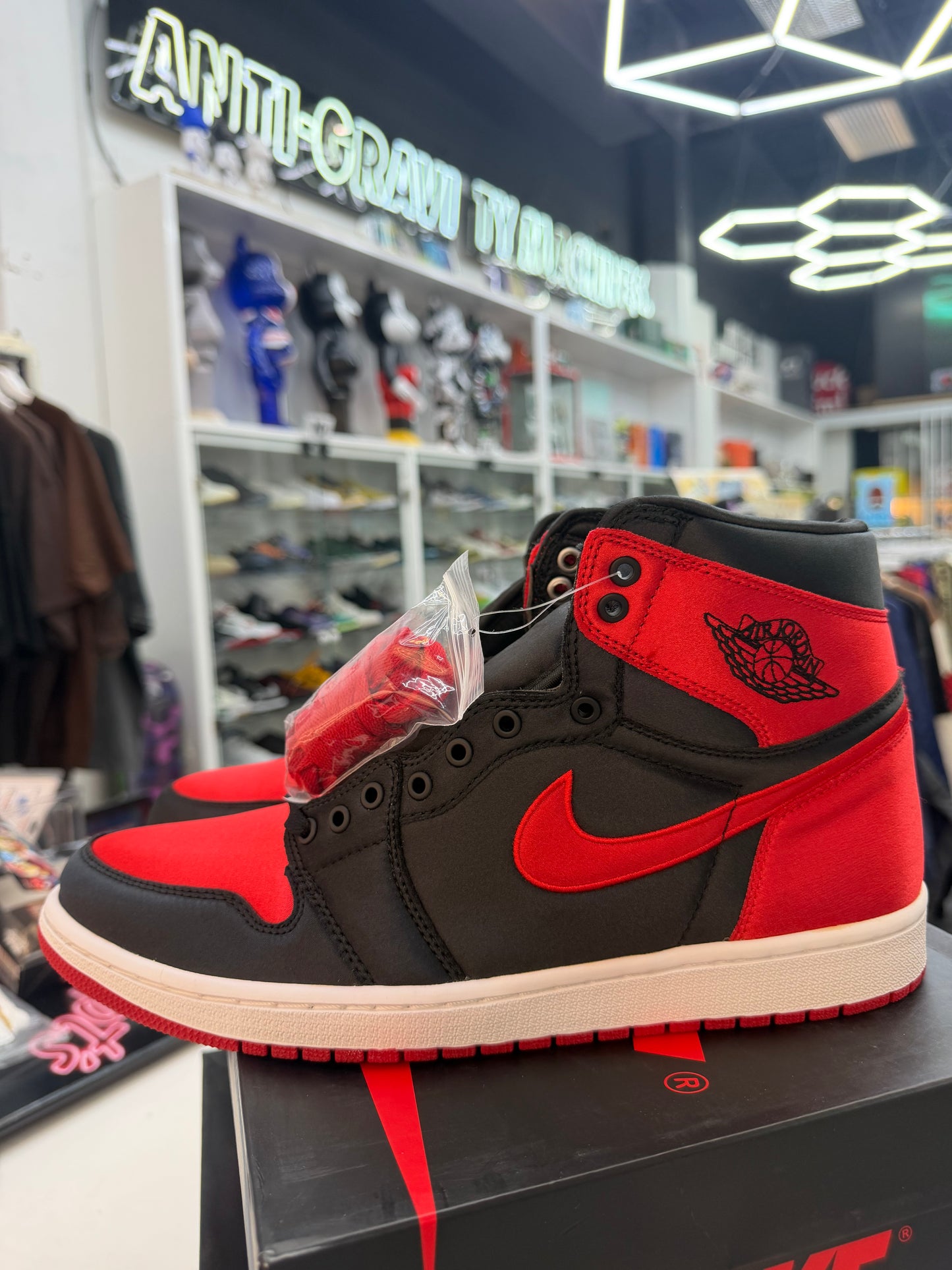 Jordan 1 Retro Satin Bred Non Numbered Promo Sample