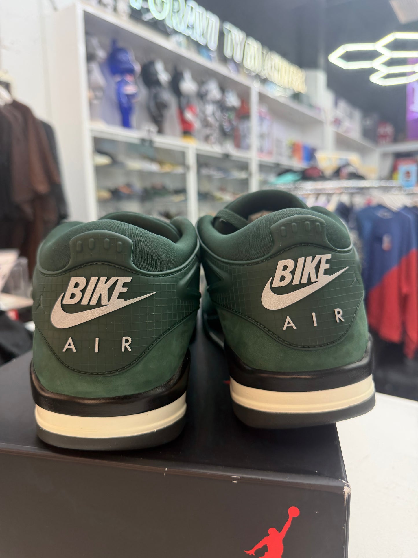 Jordan 4 RM SP
Nigel Sylvester Grandma's Driveway