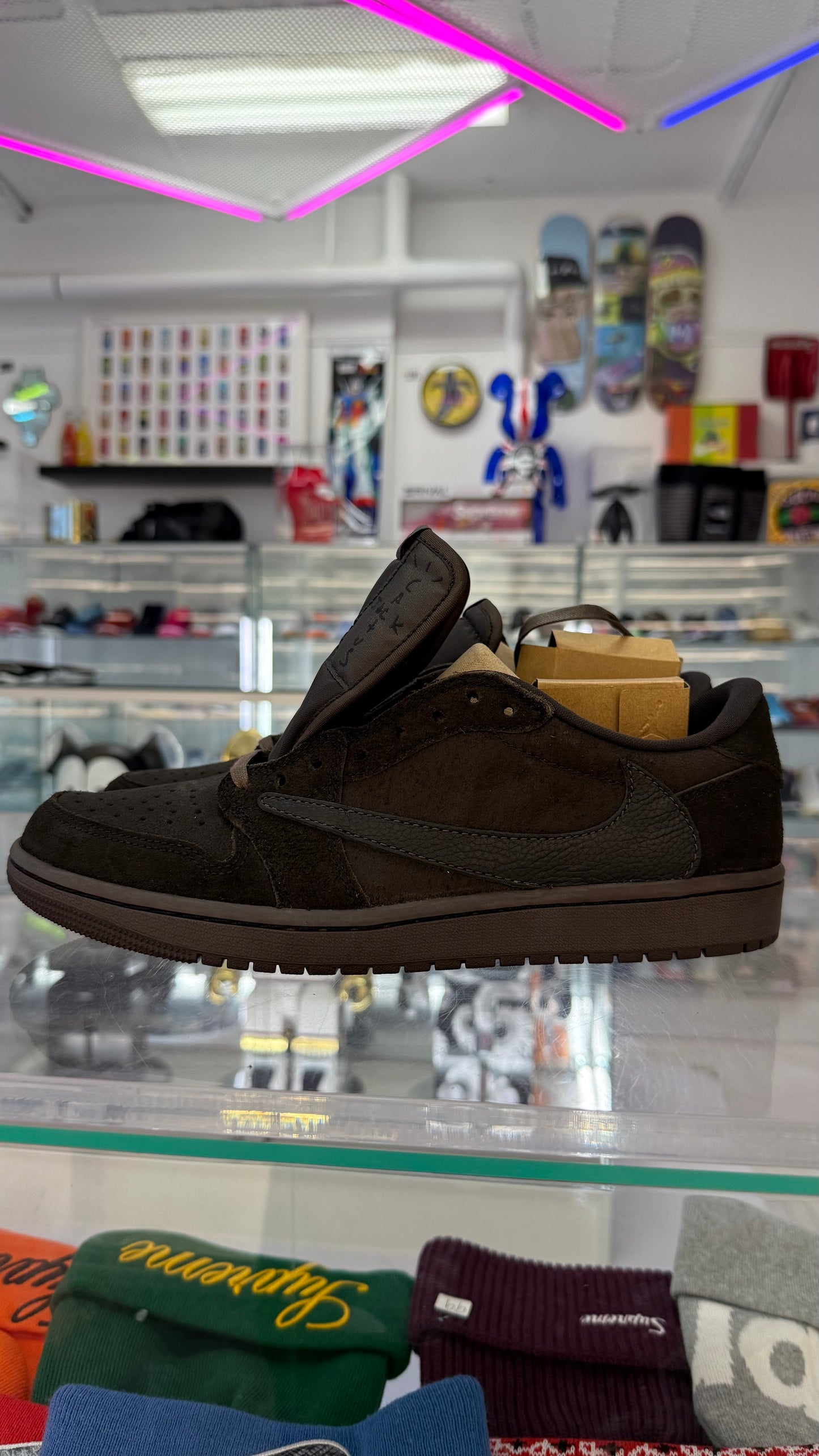 J1 Low Travis Velvet Brown