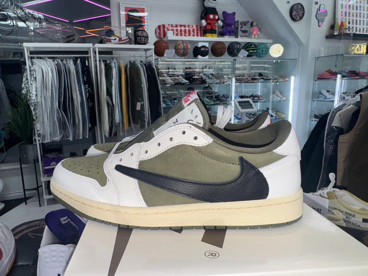 Jordan 1 Retro Low OG SP
Travis Scott Medium Olive