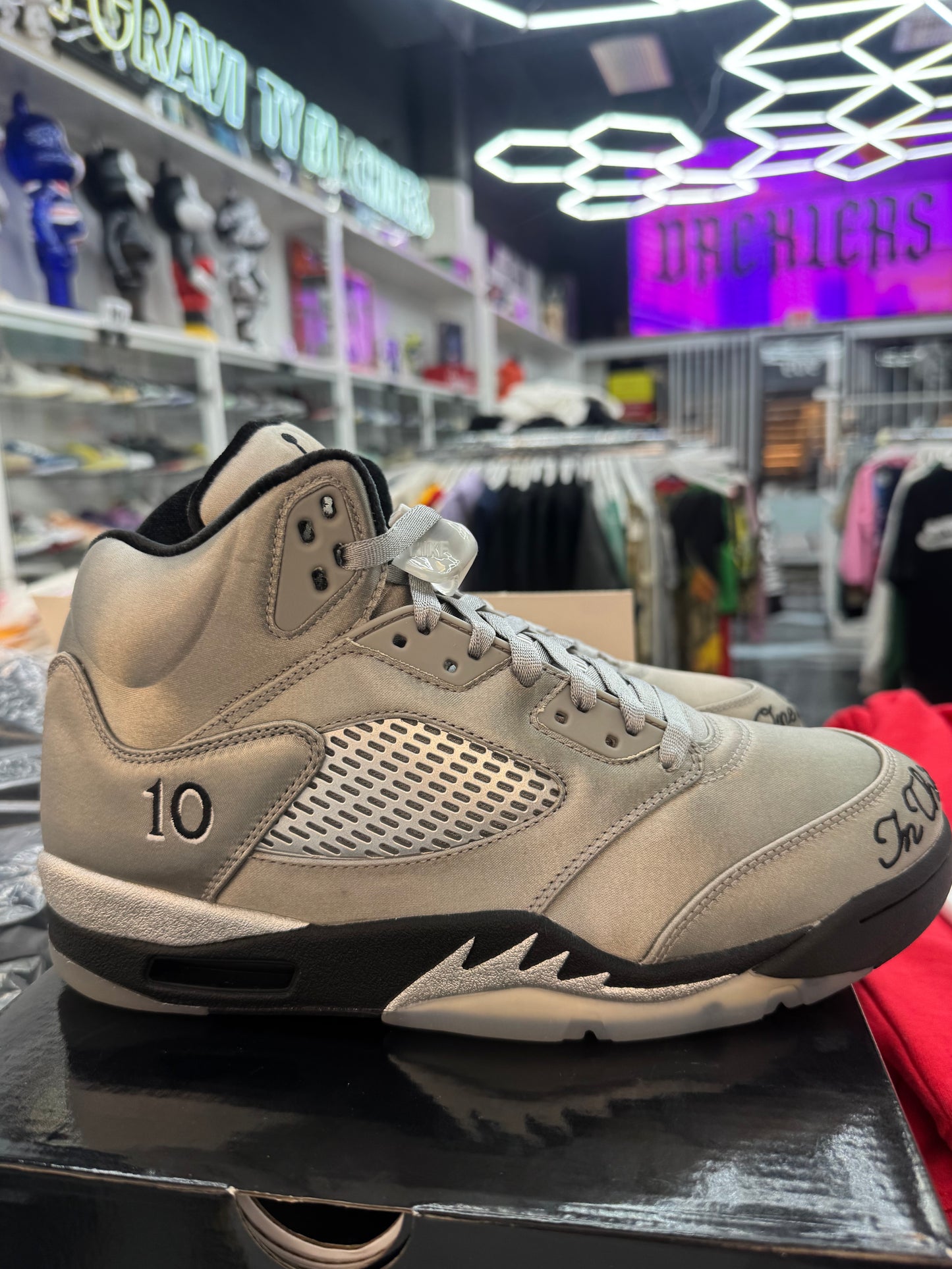 Jordan 5 Retro
Wings (2025) (Women's)