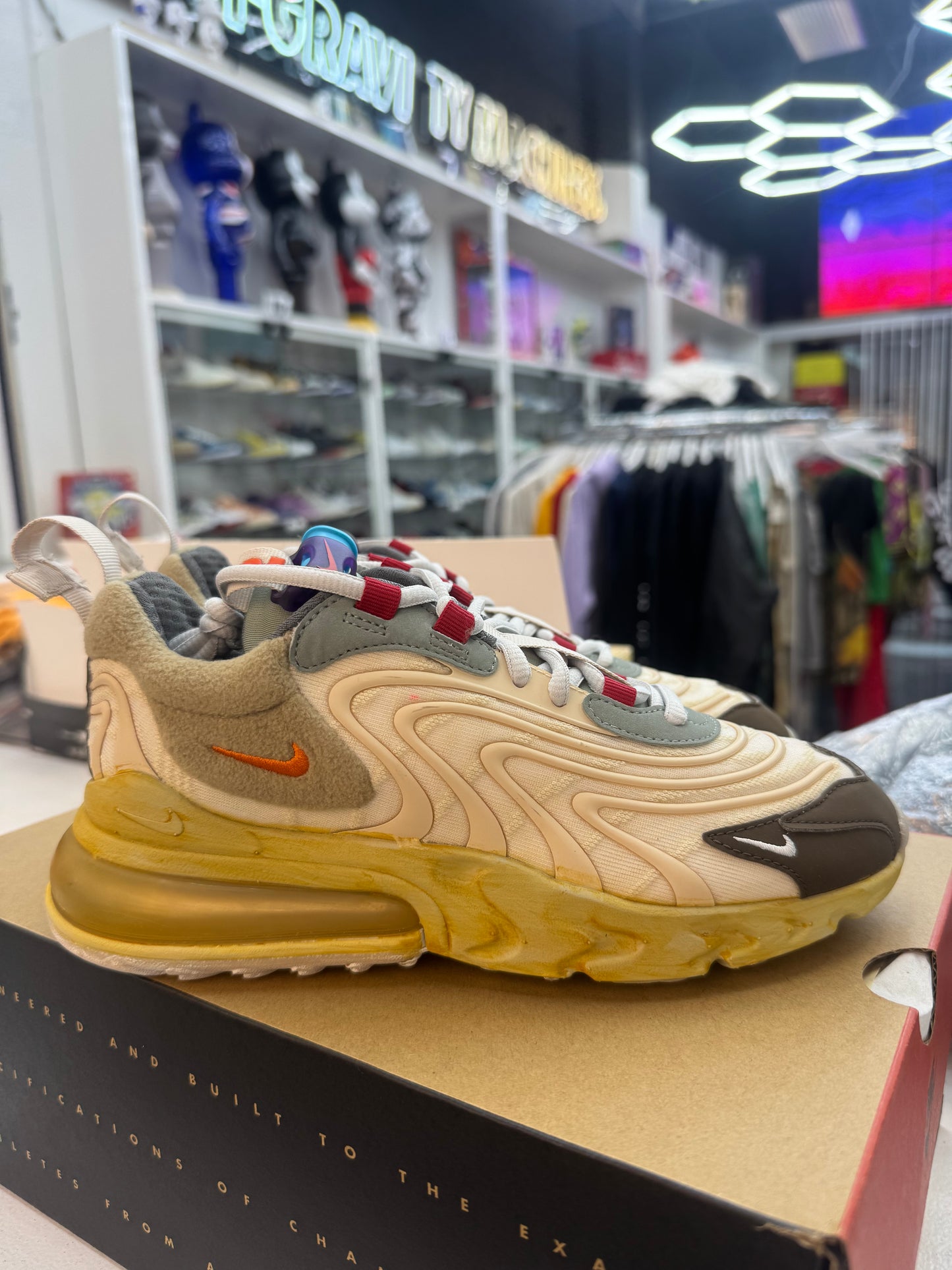 Nike Air Max 270 React ENG
Travis Scott Cactus Trails