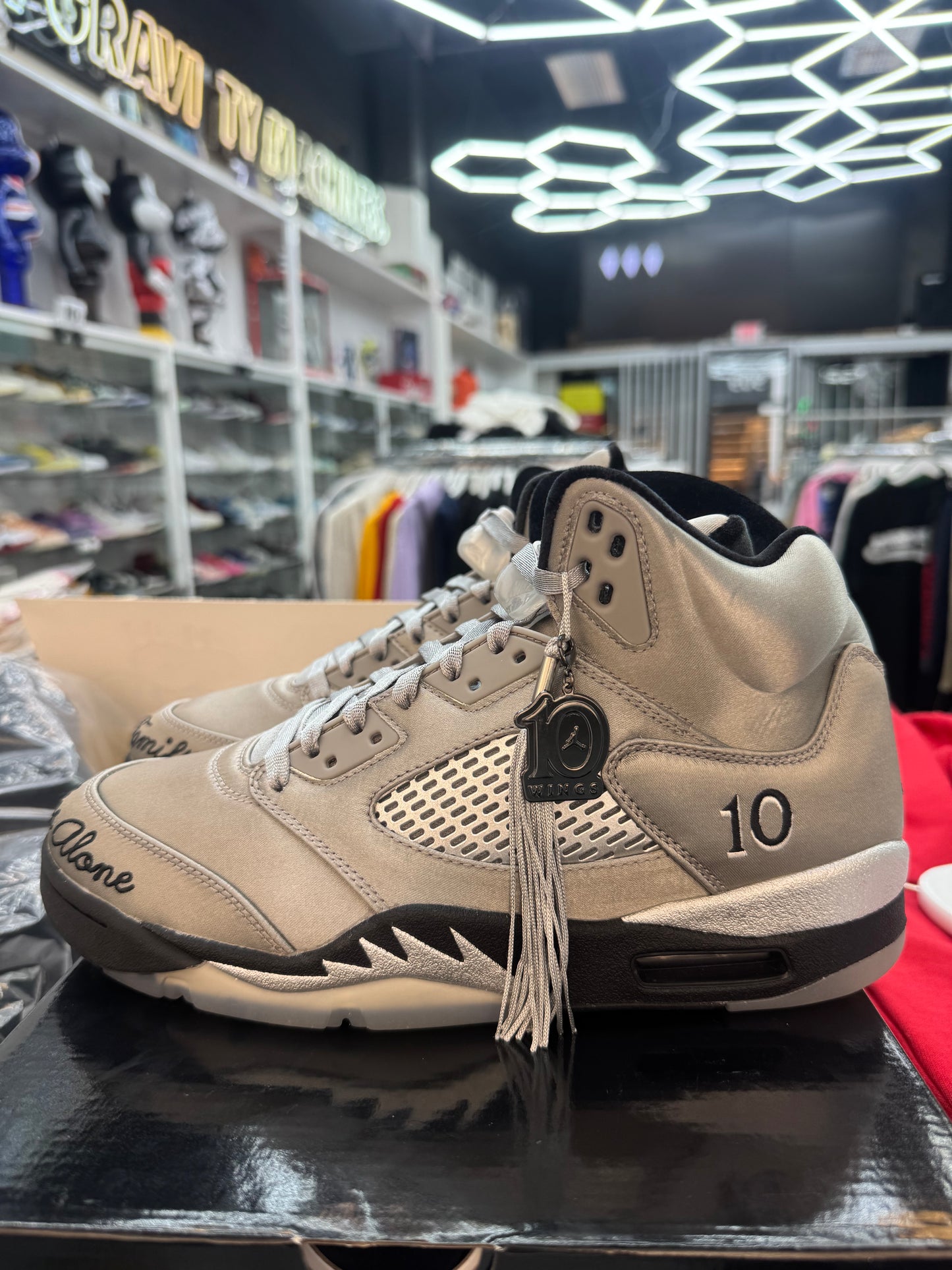 Jordan 5 Retro
Wings (2025) (Women's)
