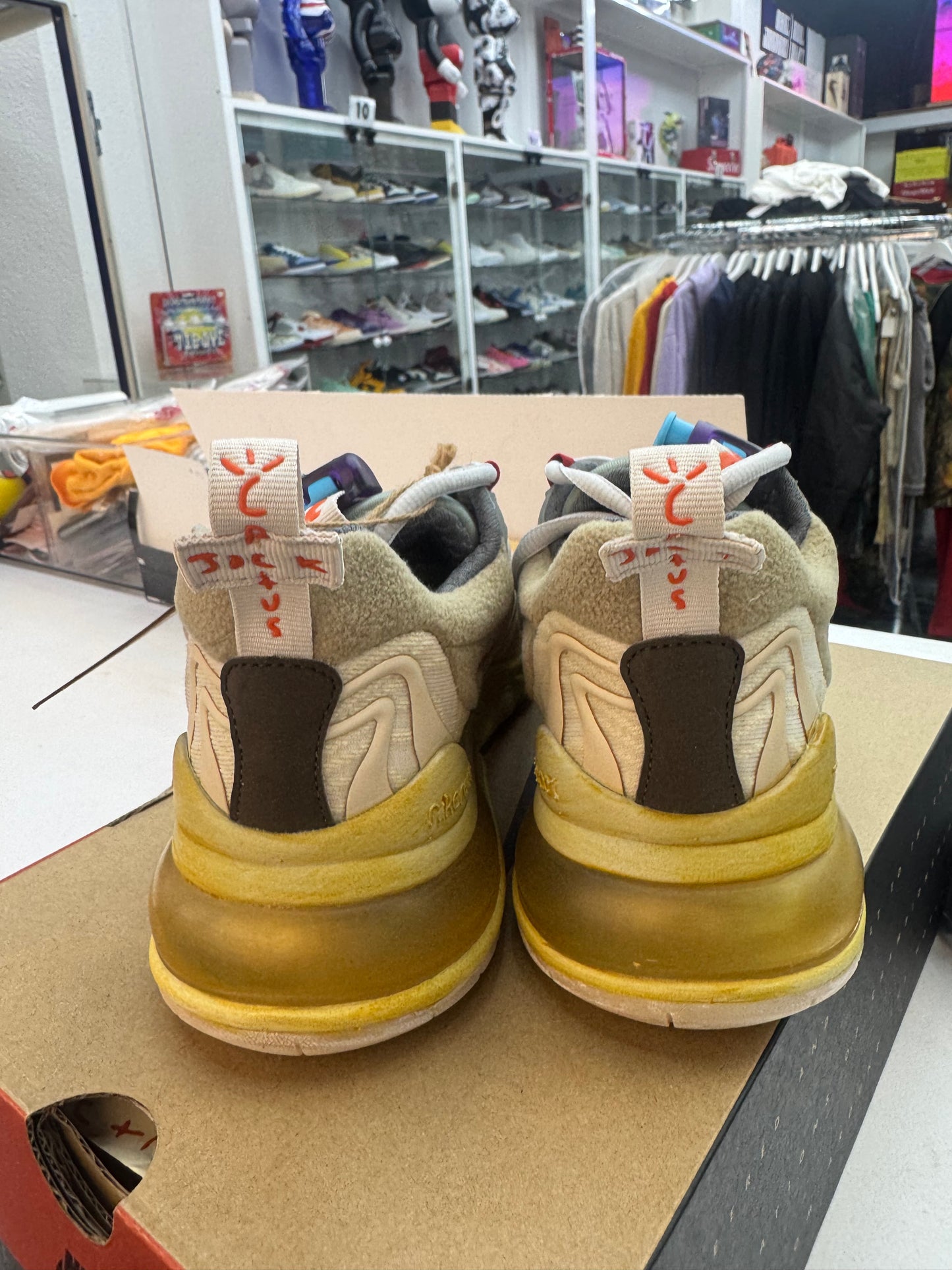 Nike Air Max 270 React ENG
Travis Scott Cactus Trails