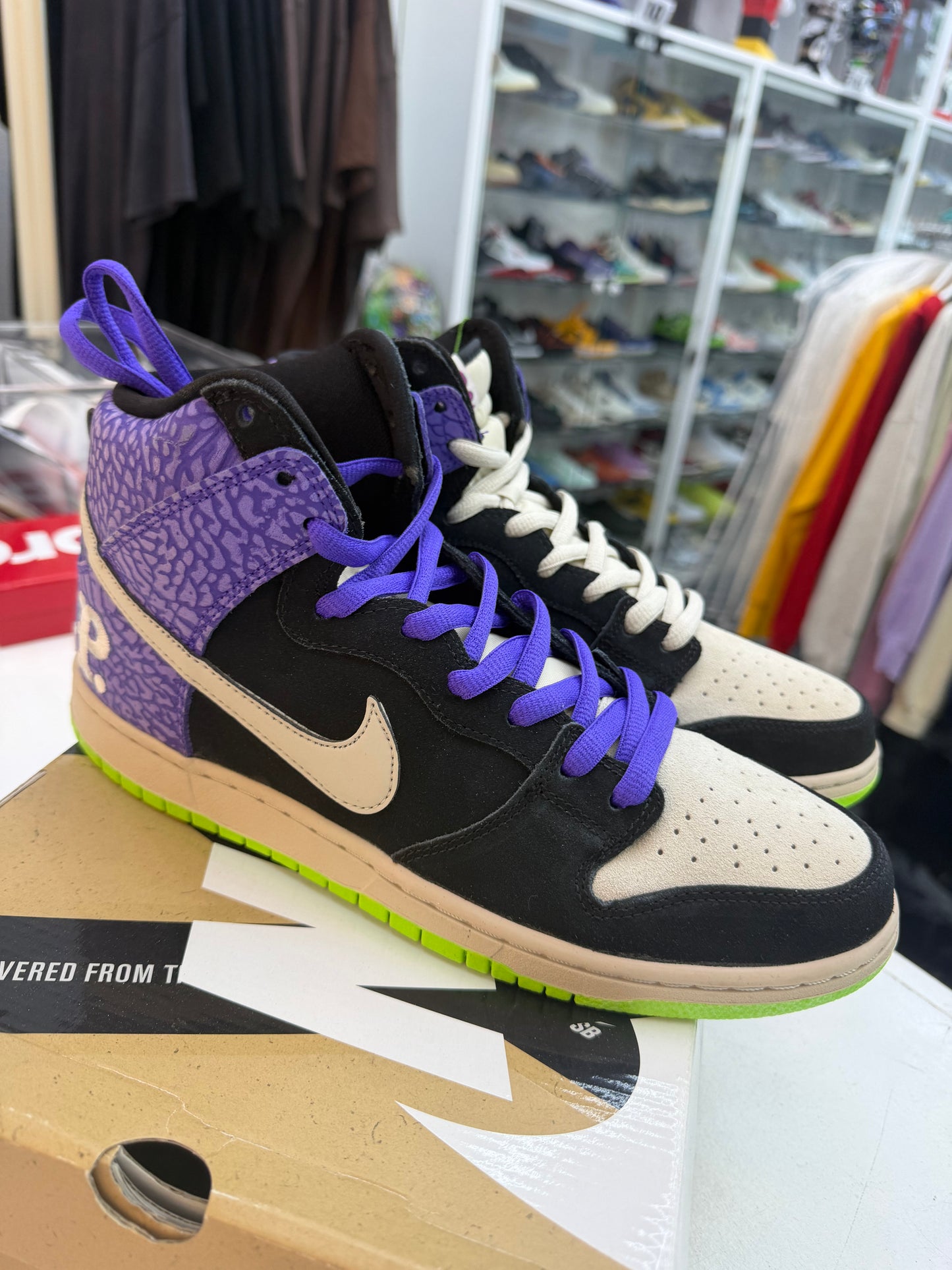 Nike Dunk SB High
Send Help 2 2013