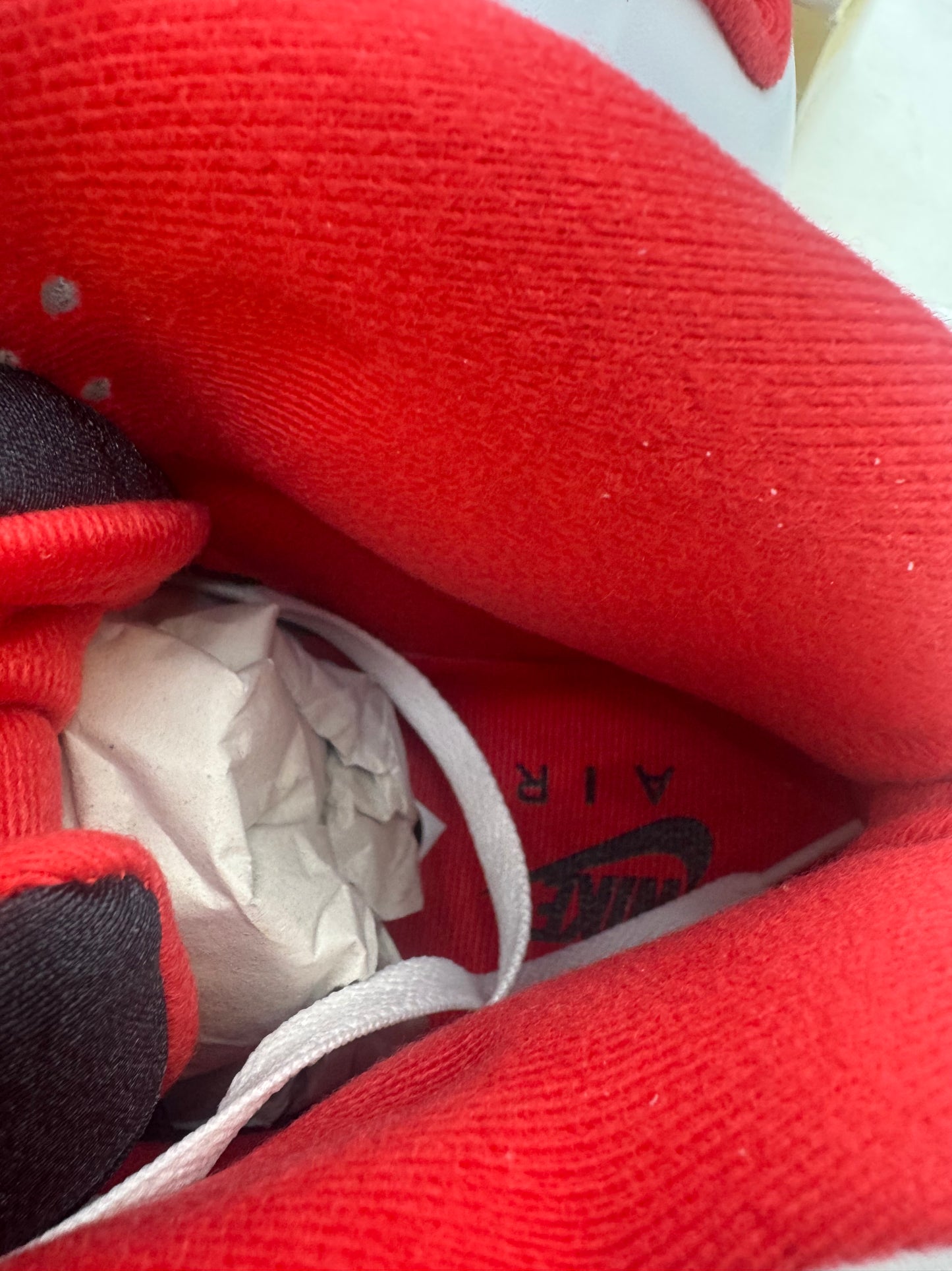 Jordan 5 Retro
Fire Red Black Tongue (2025)