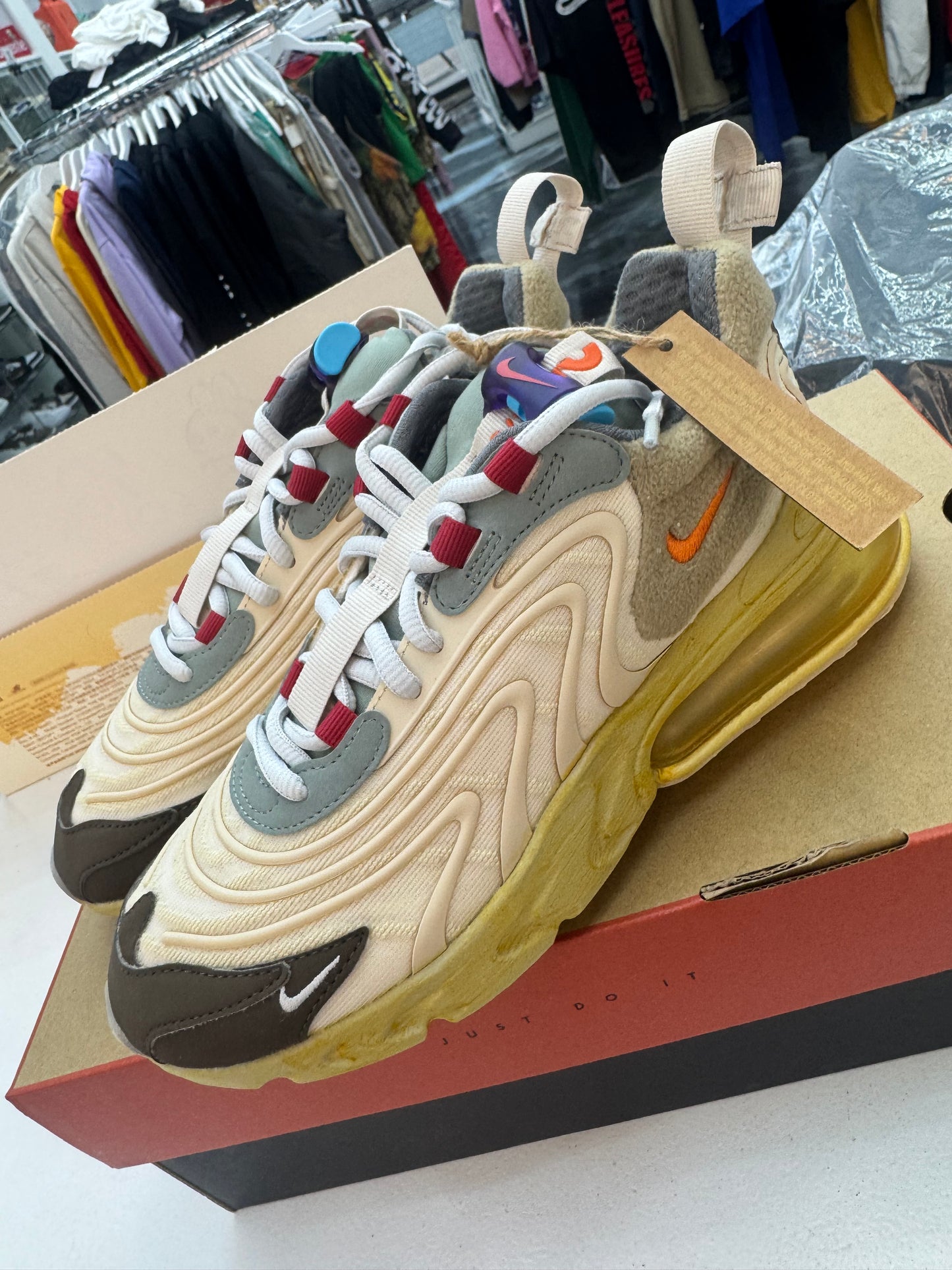 Nike Air Max 270 React ENG
Travis Scott Cactus Trails