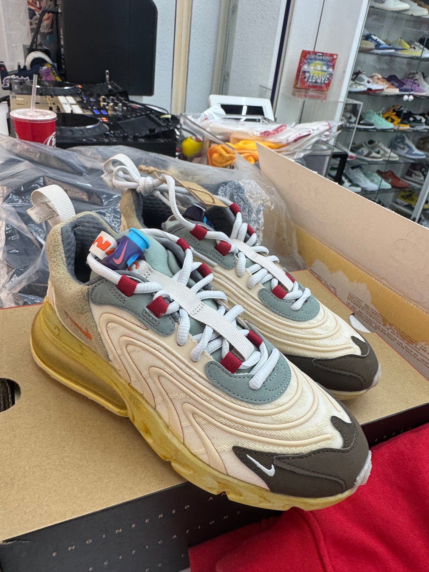 Nike Air Max 270 React ENG
Travis Scott Cactus Trails