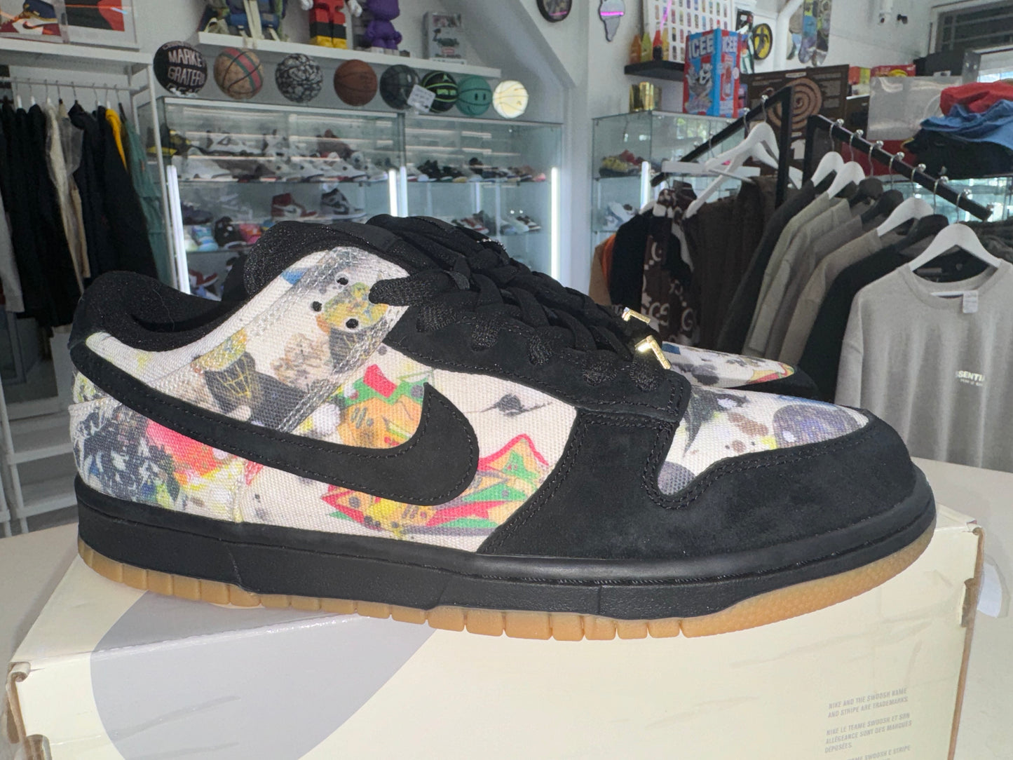 Nike SB Dunk Low
Supreme Rammellzee