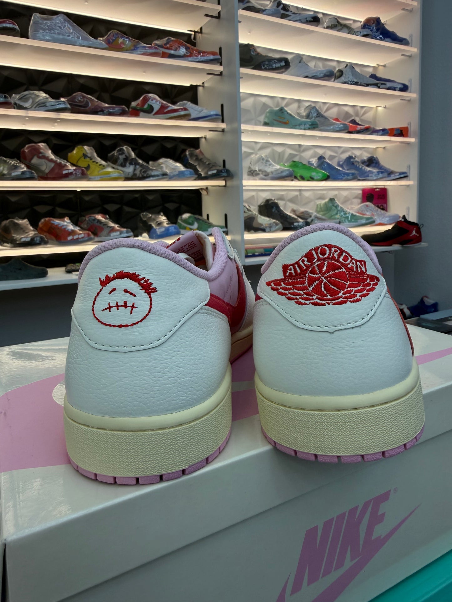 Jordan 1 Retro Low OG SP Travis Scott Sail Tropical Pink