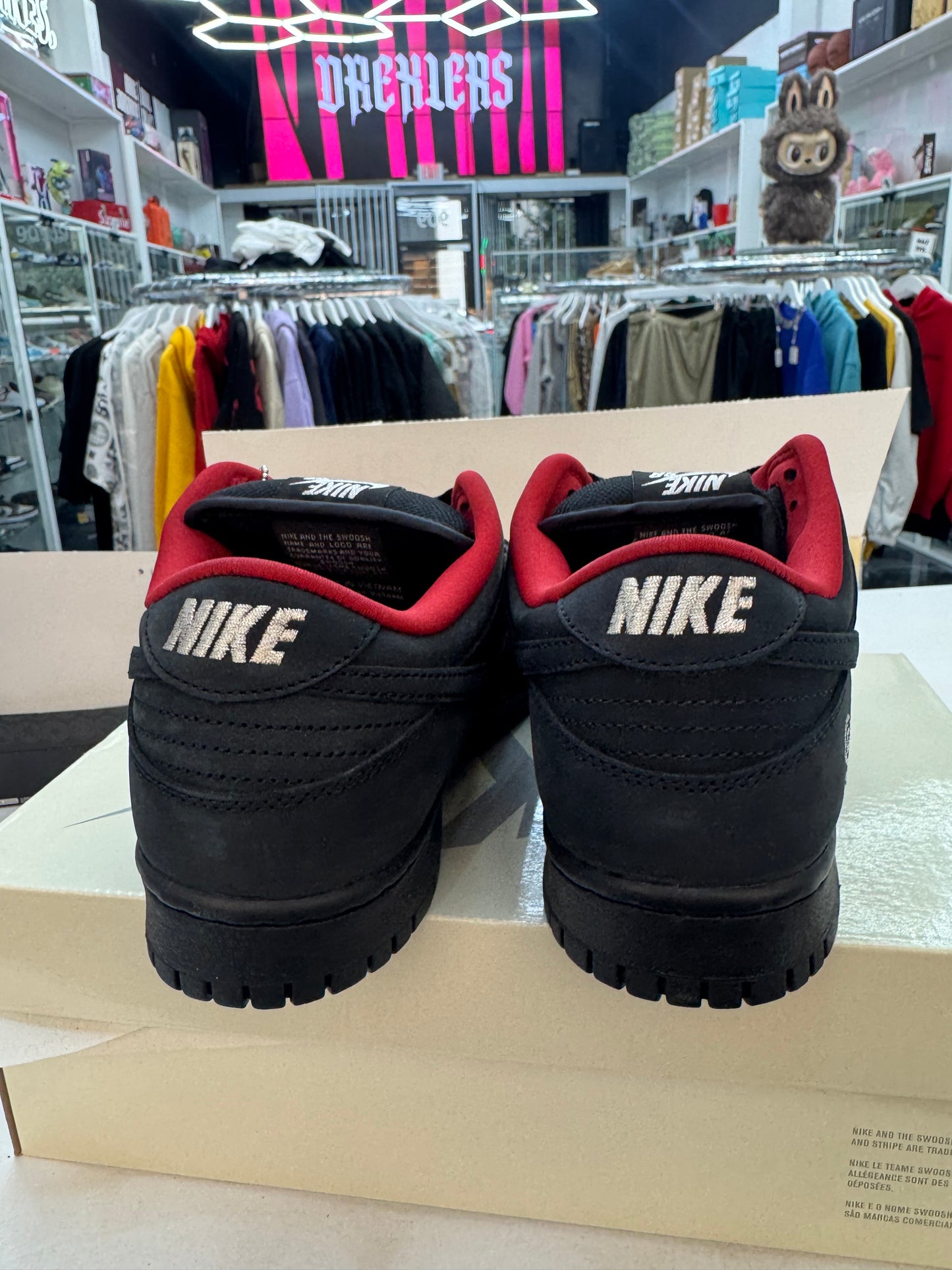 Nike SB Dunk Low
Supreme 94 Black