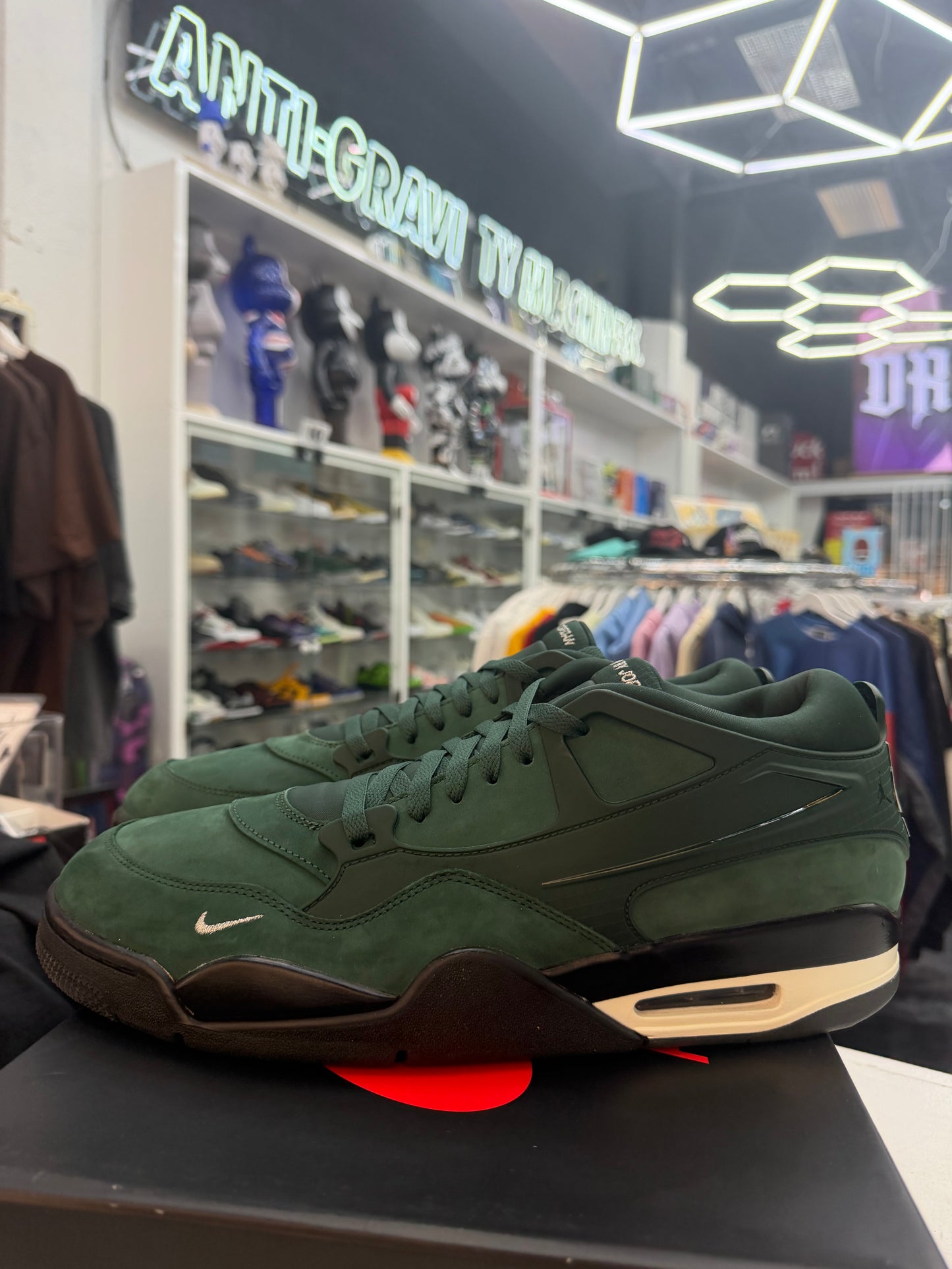 Jordan 4 RM SP
Nigel Sylvester Grandma's Driveway