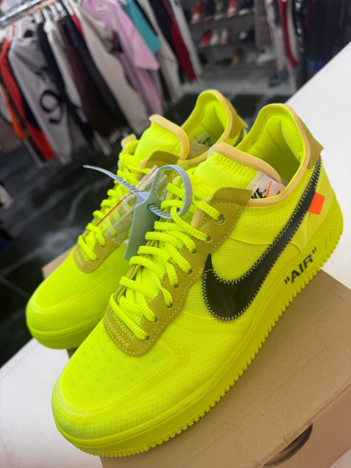 Nike Air Force 1 Low Off-White Volt