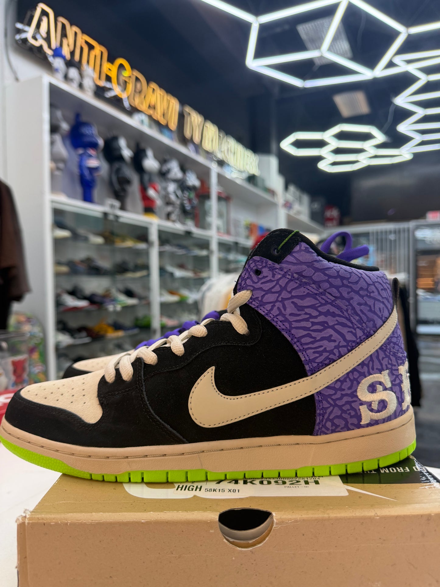 Nike Dunk SB High
Send Help 2 2013