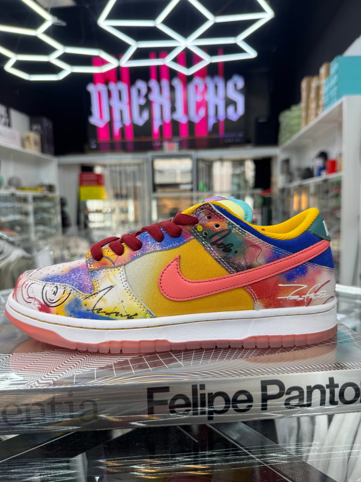 Nike SB Dunk Low
Futura Laboratories Sunblush (Friends and Family)