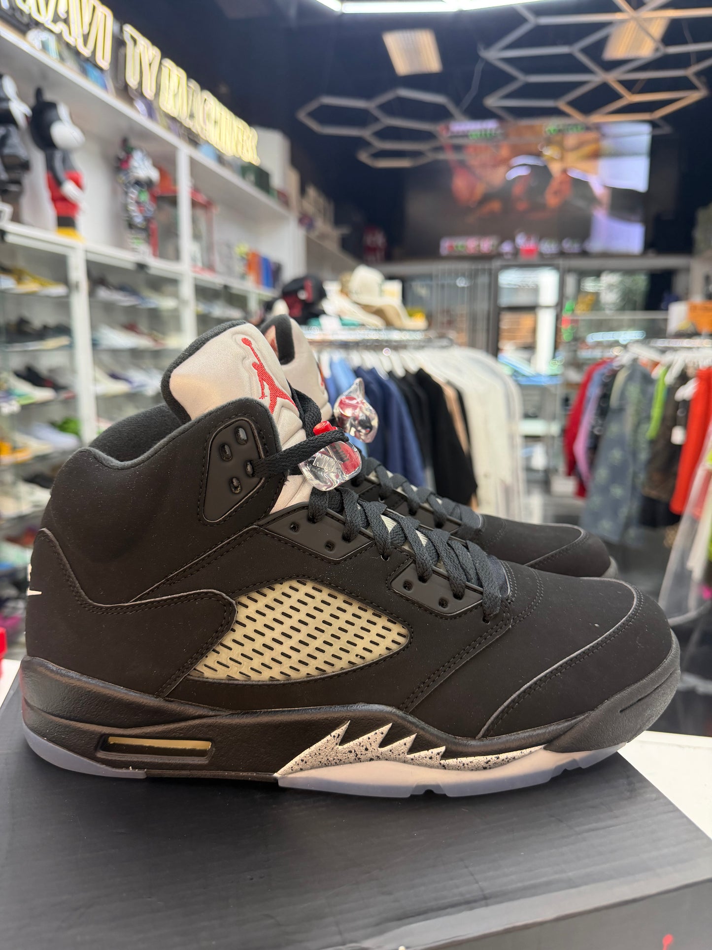 Jordan 5 Retro OG
Black Metallic Reimagined