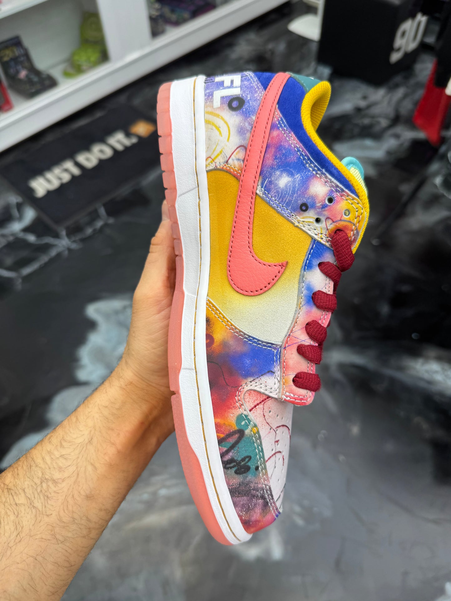 Nike SB Dunk Low
Futura Laboratories Sunblush (Friends and Family)