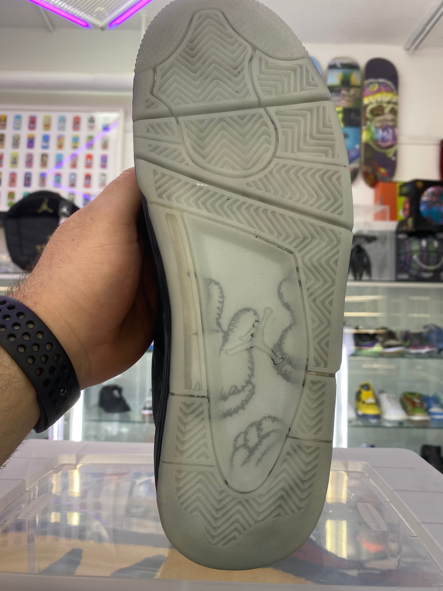 Air Jordan 4 Retro x KAWS 2017 Black/Glow