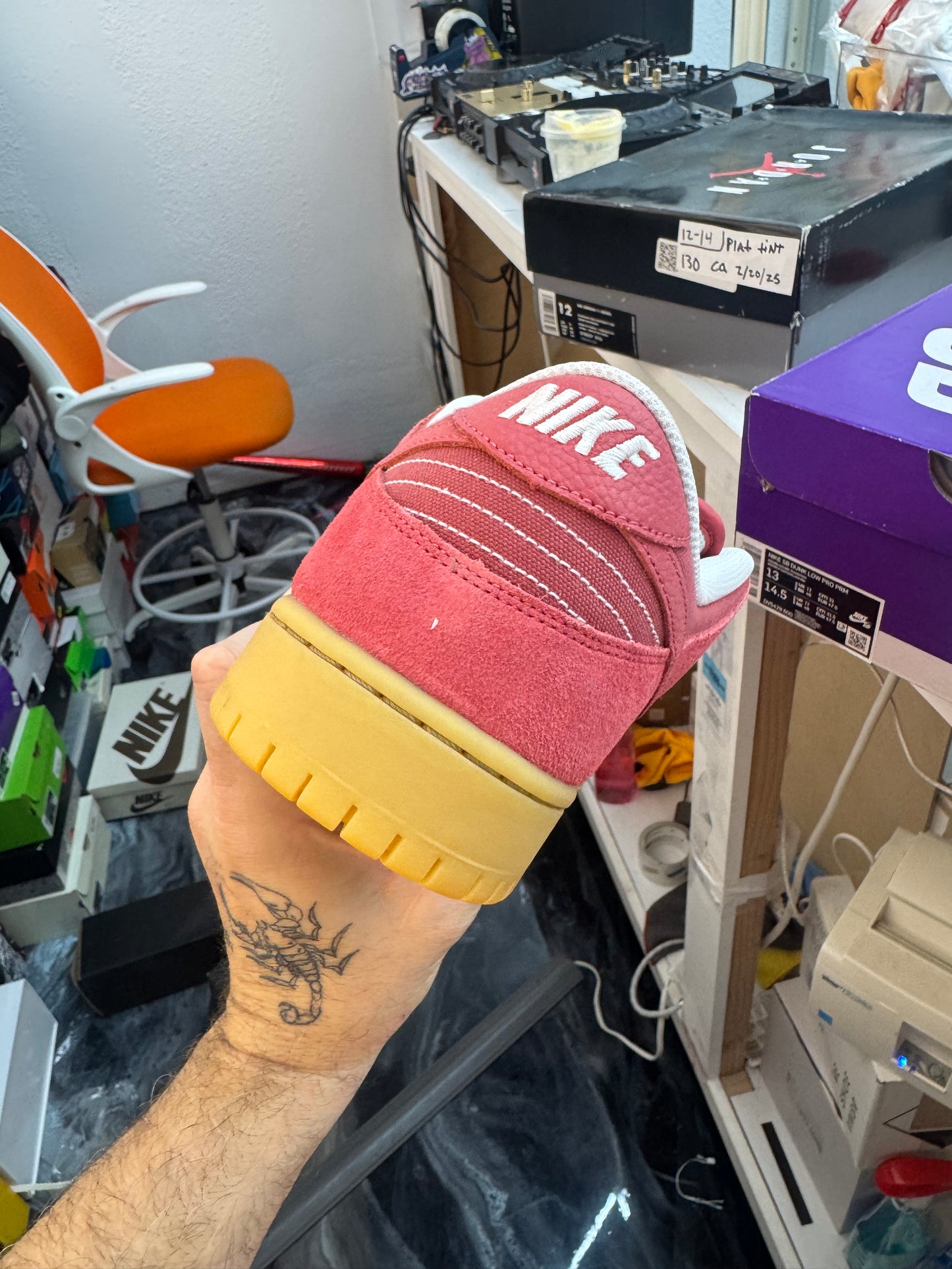 Nike SB Dunk Low
Adobe