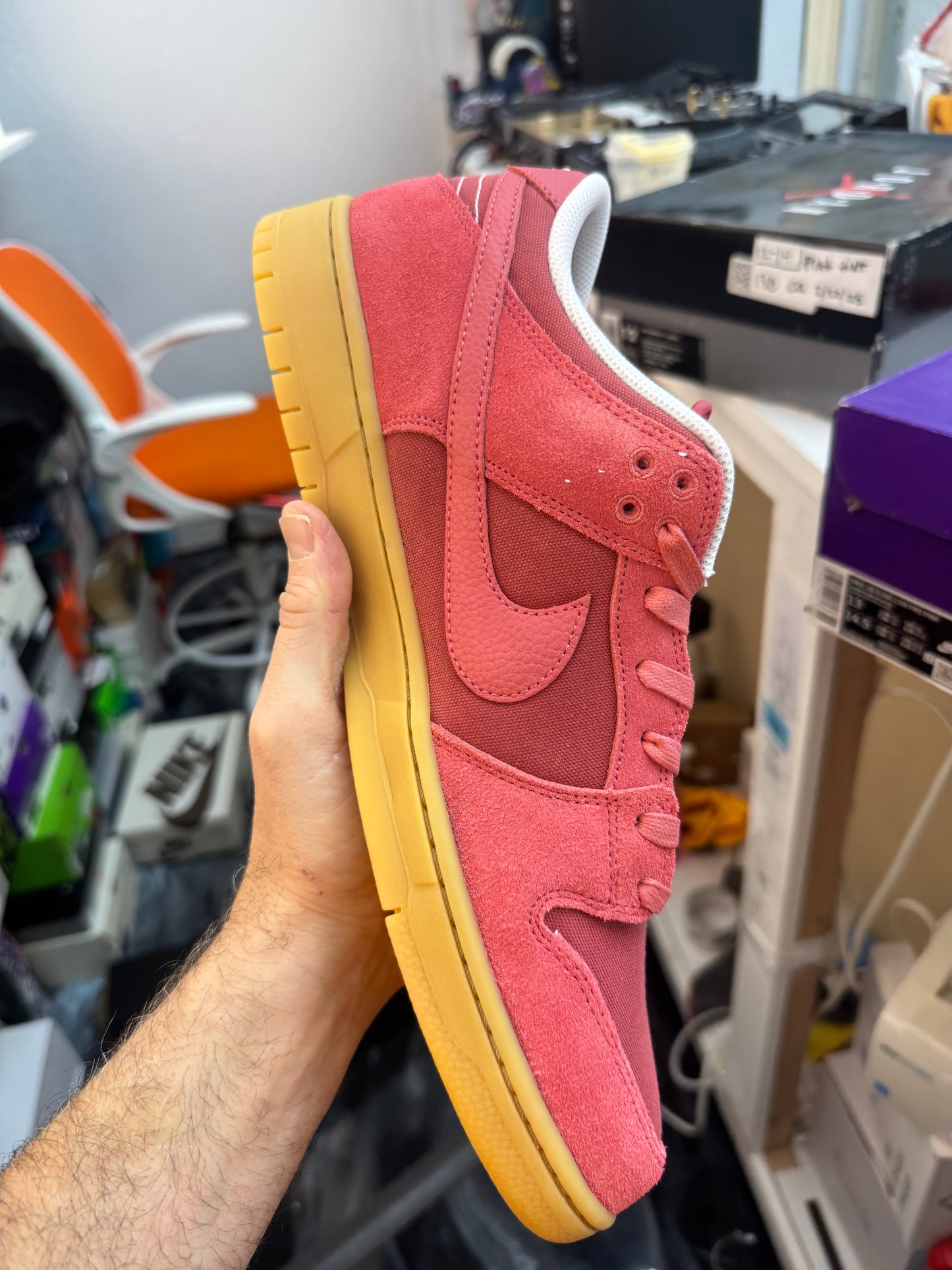 Nike SB Dunk Low
Adobe