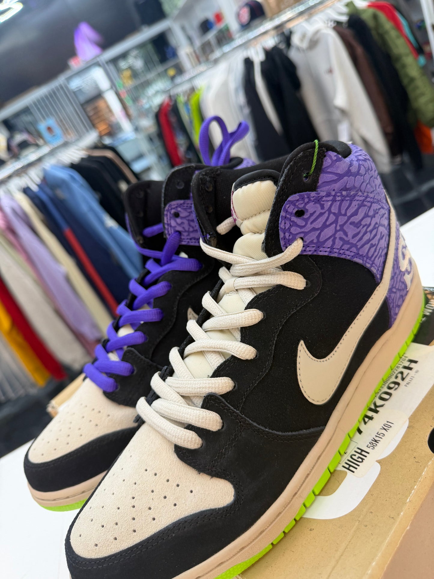 Nike Dunk SB High
Send Help 2 2013