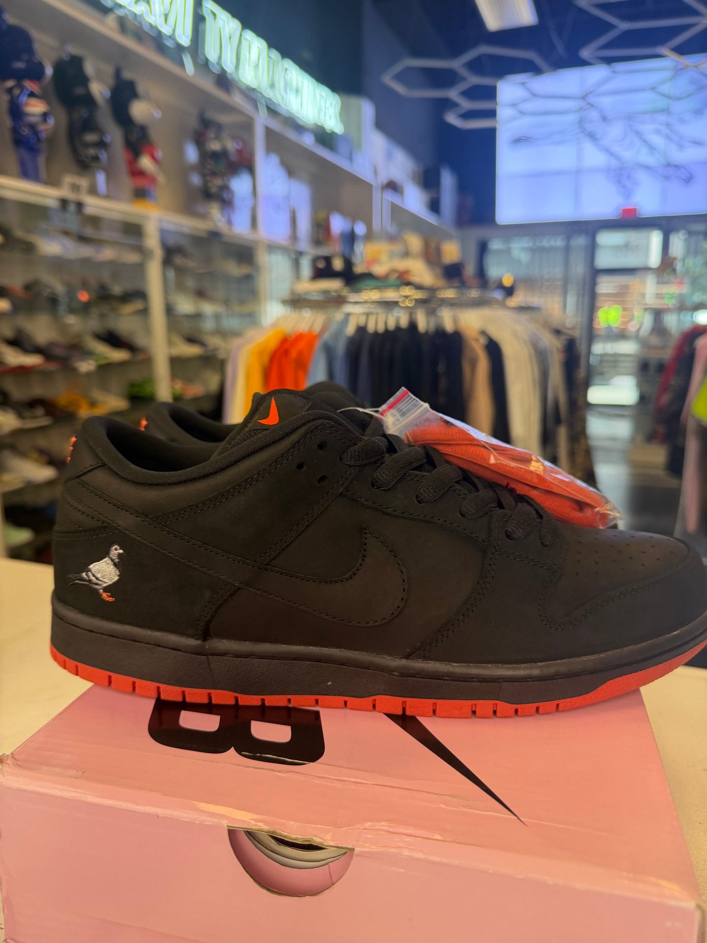 Nike SB Dunk Low Black Pigeon 2017