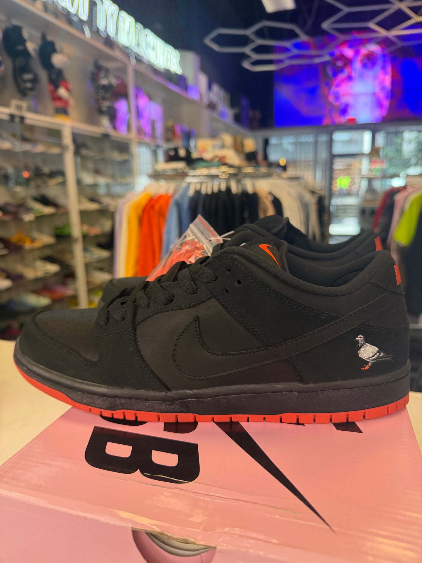 Nike SB Dunk Low Black Pigeon 2017