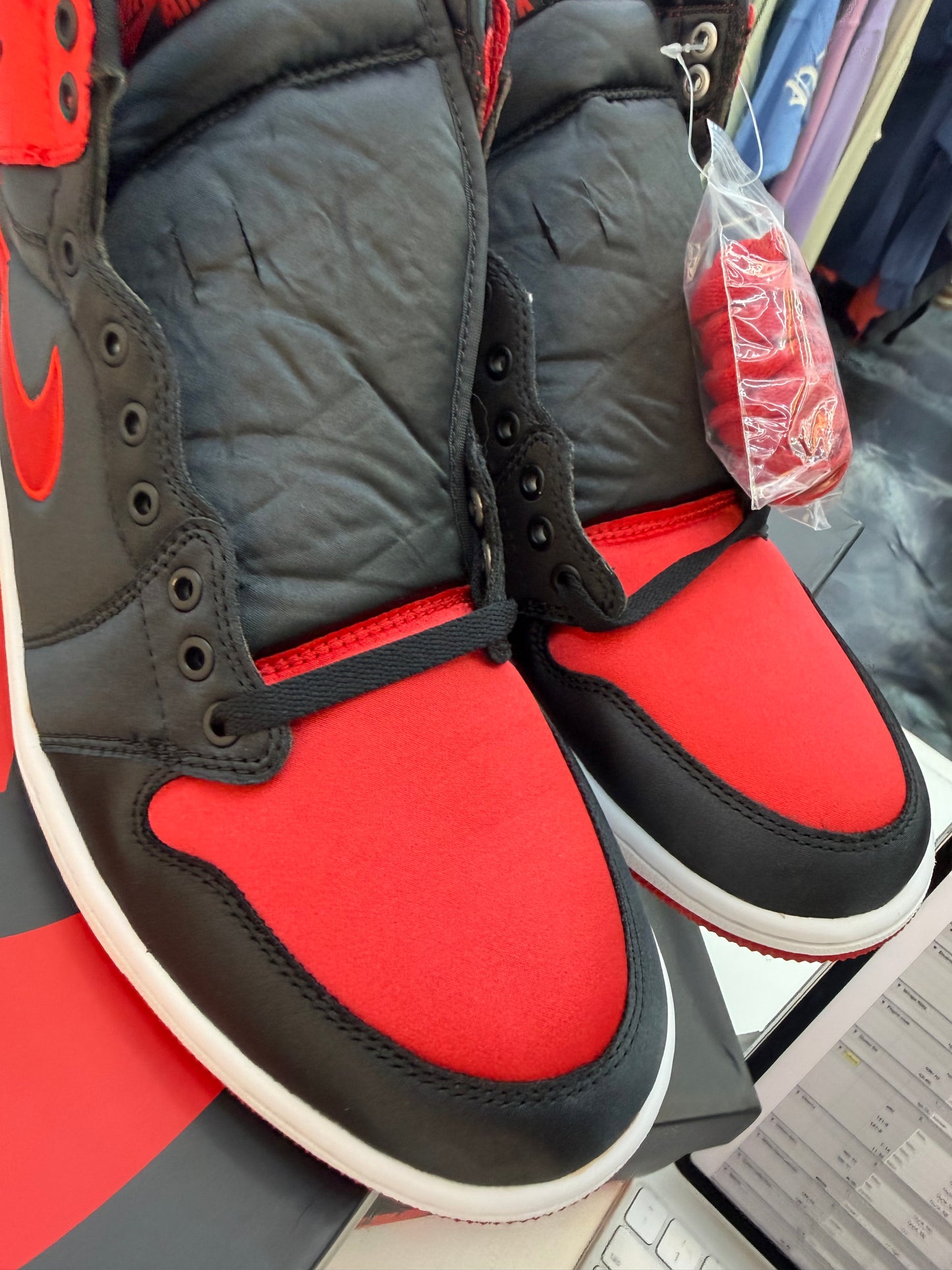 Jordan 1 Retro Satin Bred Non Numbered Promo Sample