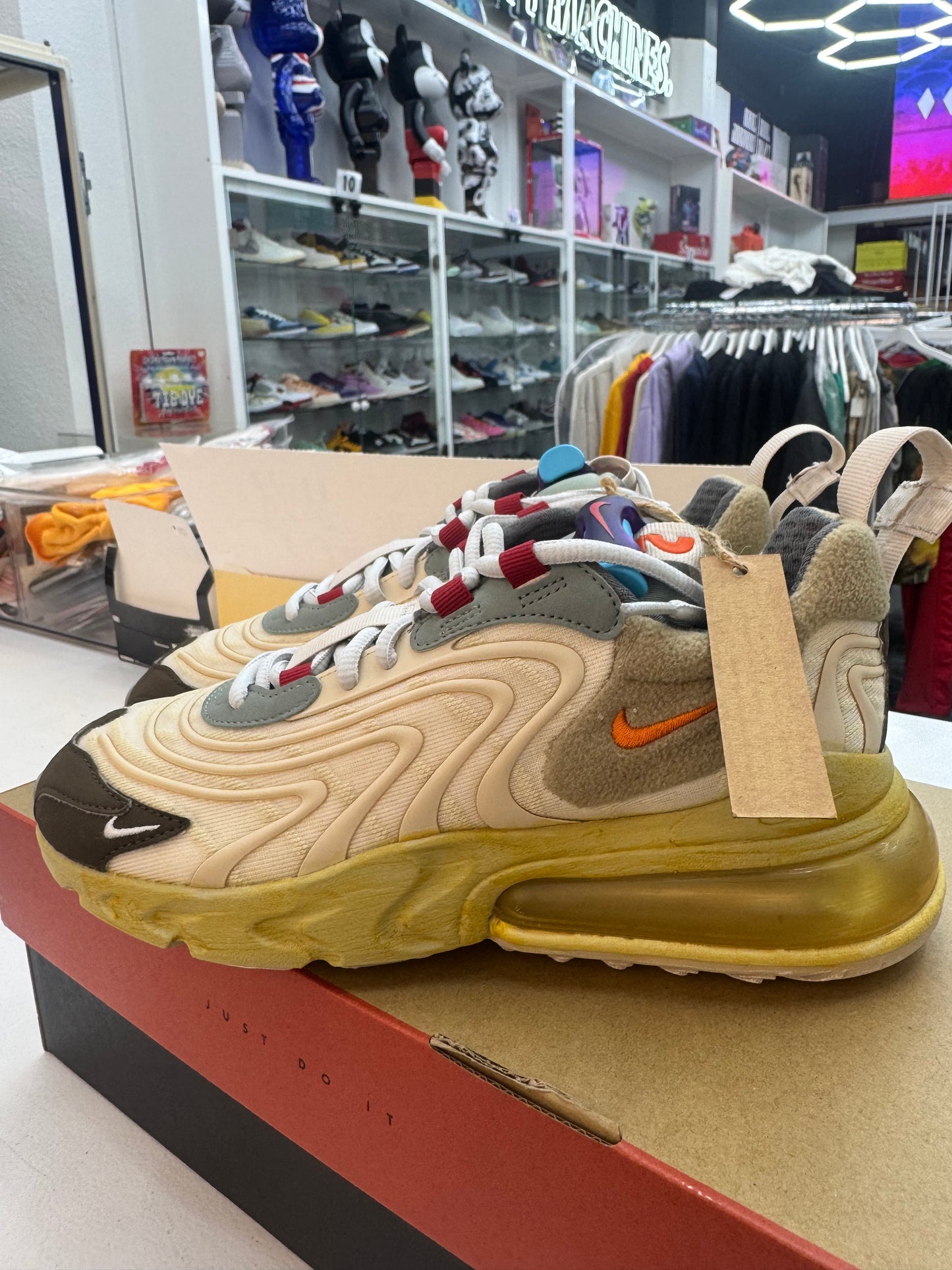 Nike Air Max 270 React ENG
Travis Scott Cactus Trails