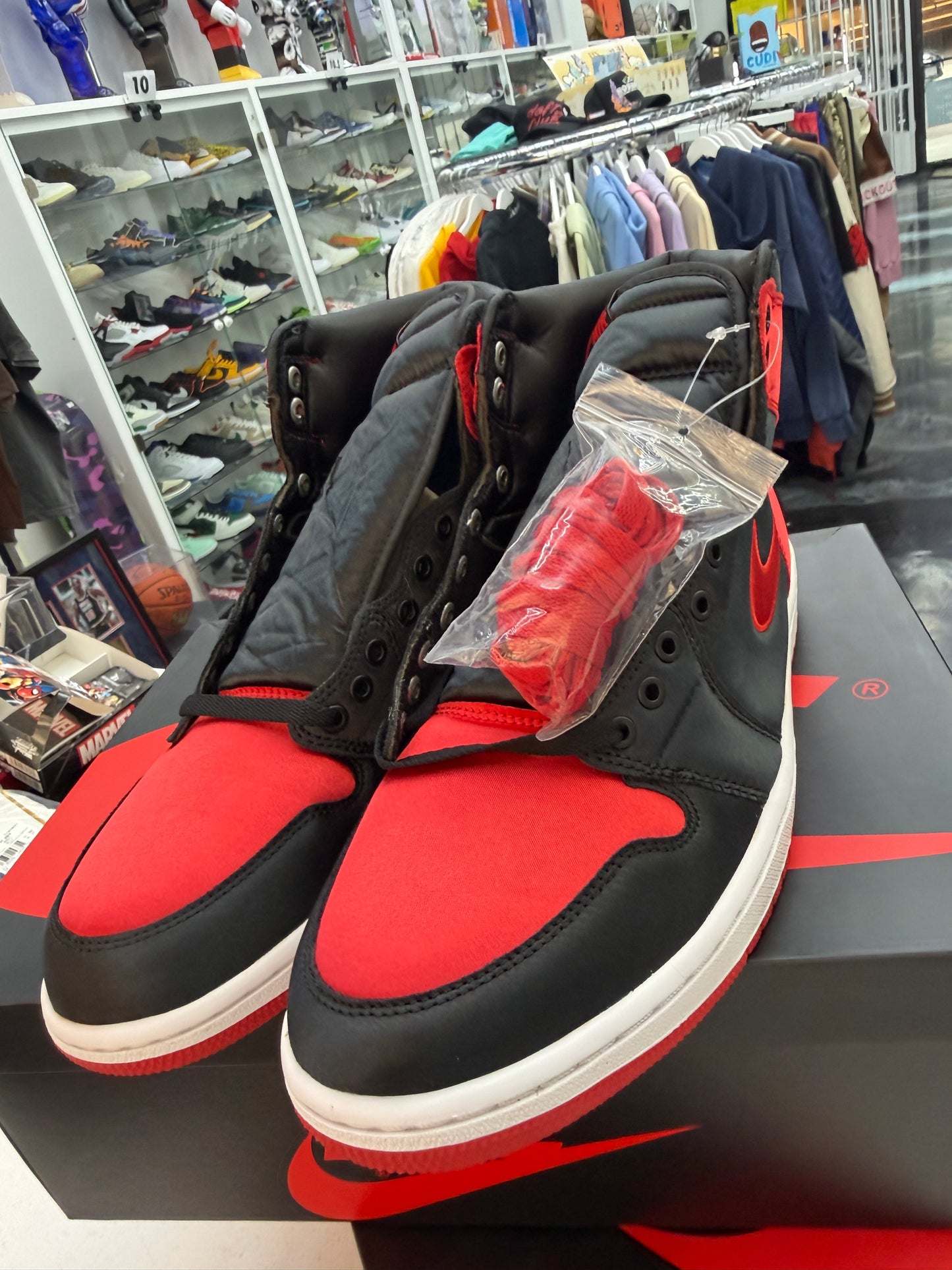 Jordan 1 Retro Satin Bred Non Numbered Promo Sample