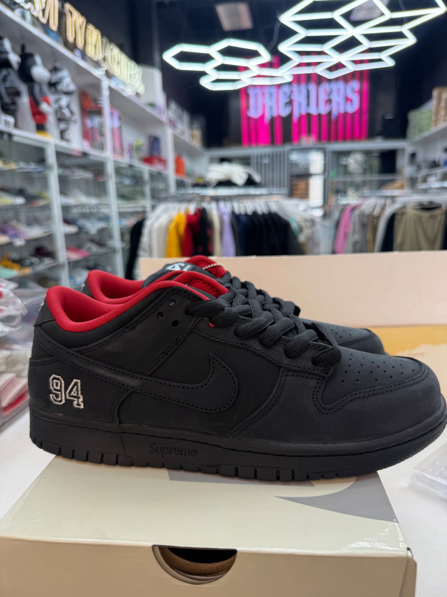 Nike SB Dunk Low
Supreme 94 Black