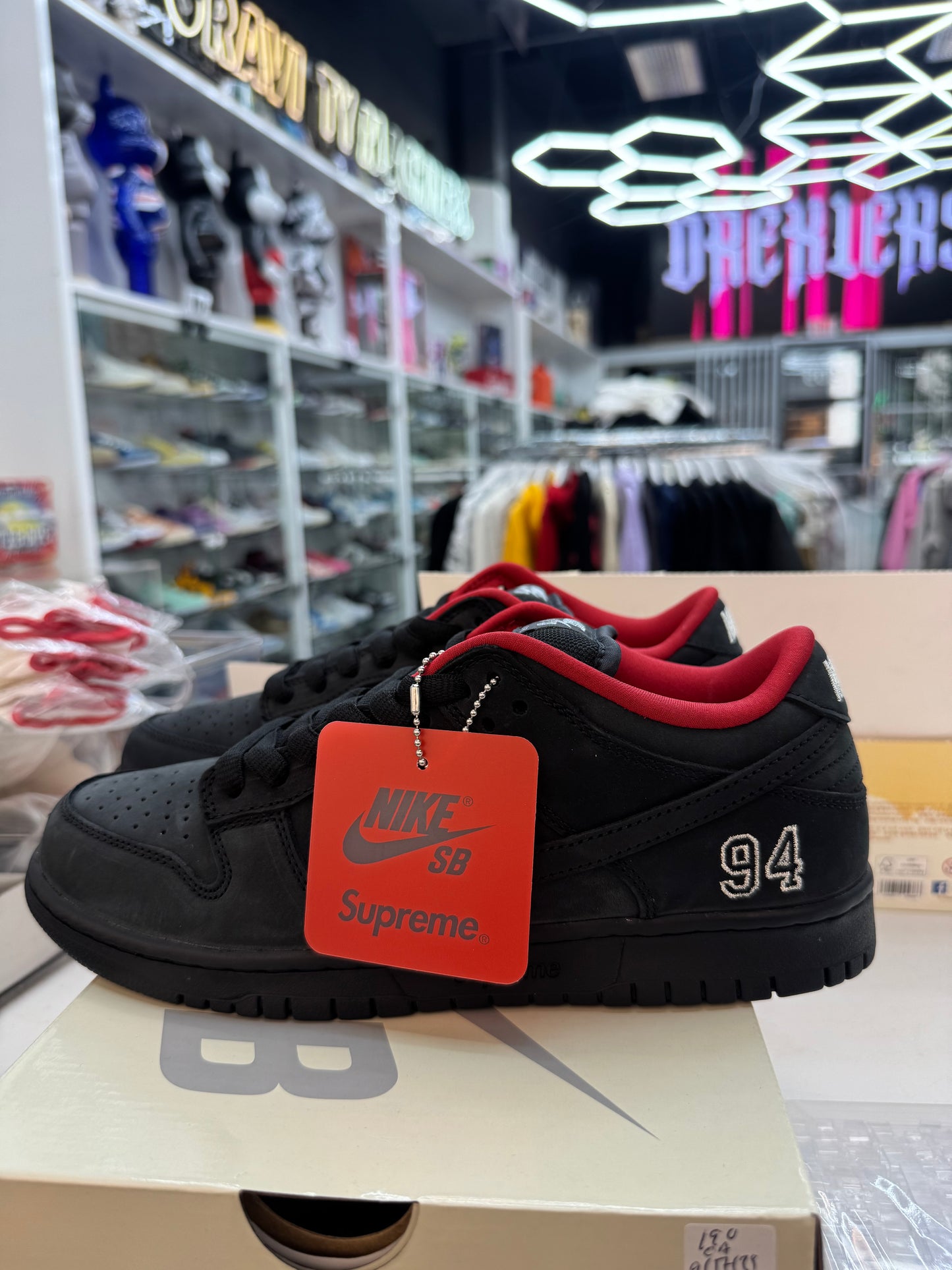 Nike SB Dunk Low
Supreme 94 Black