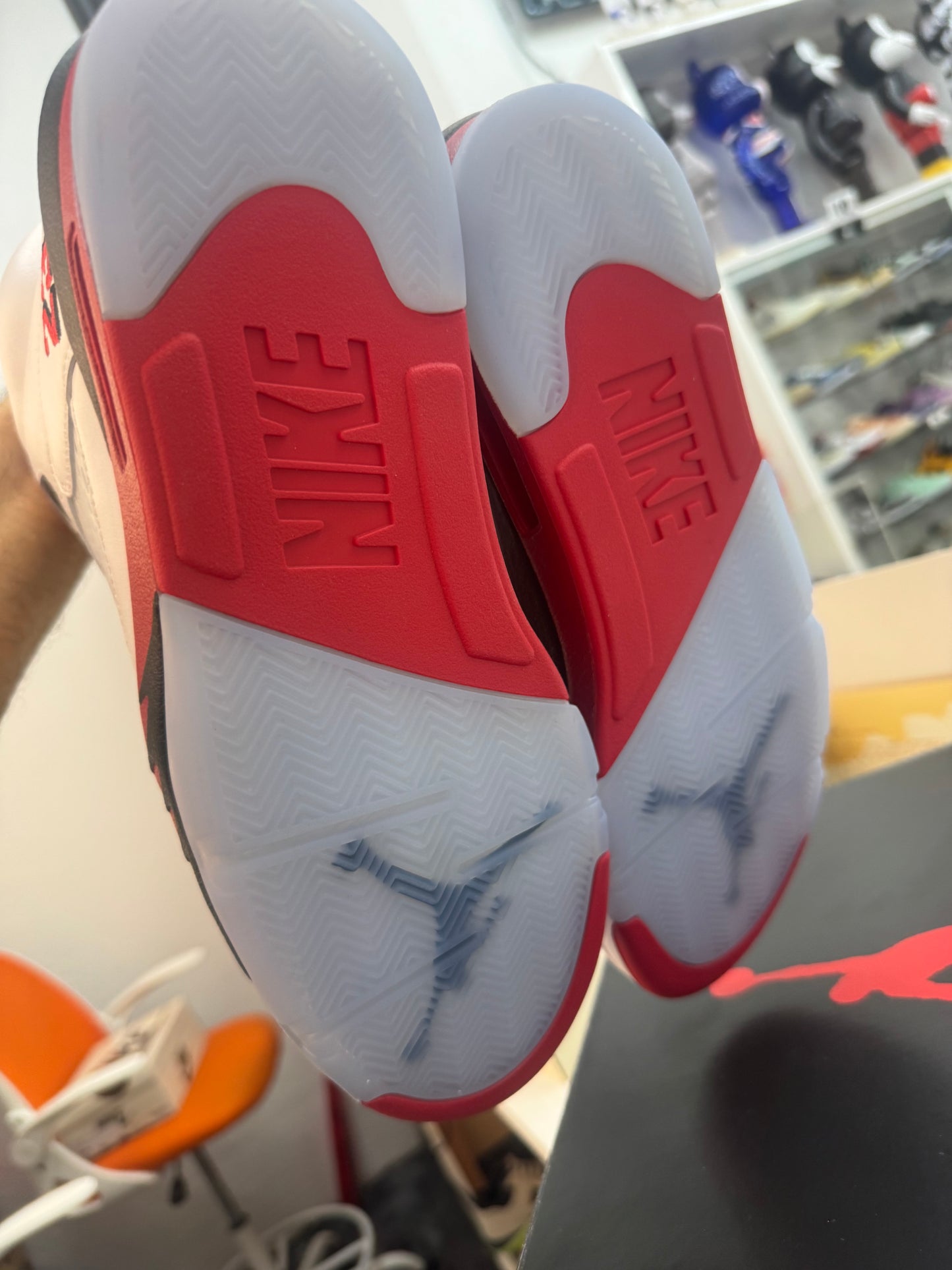 Jordan 5 Retro
Fire Red Black Tongue (2025)