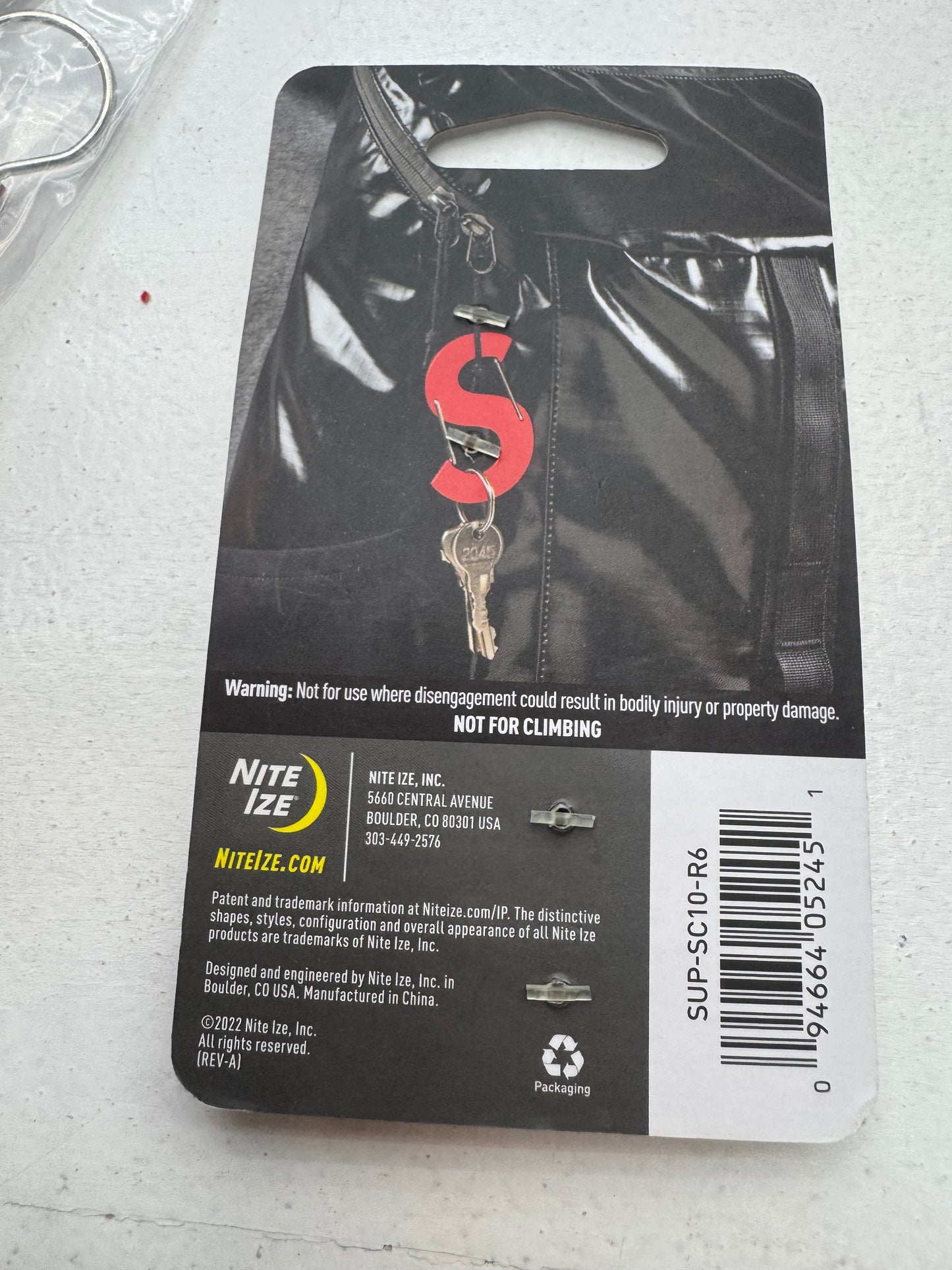 Supreme Nite Ize S Logo Keychain Red FW21 Supreme New York 2021