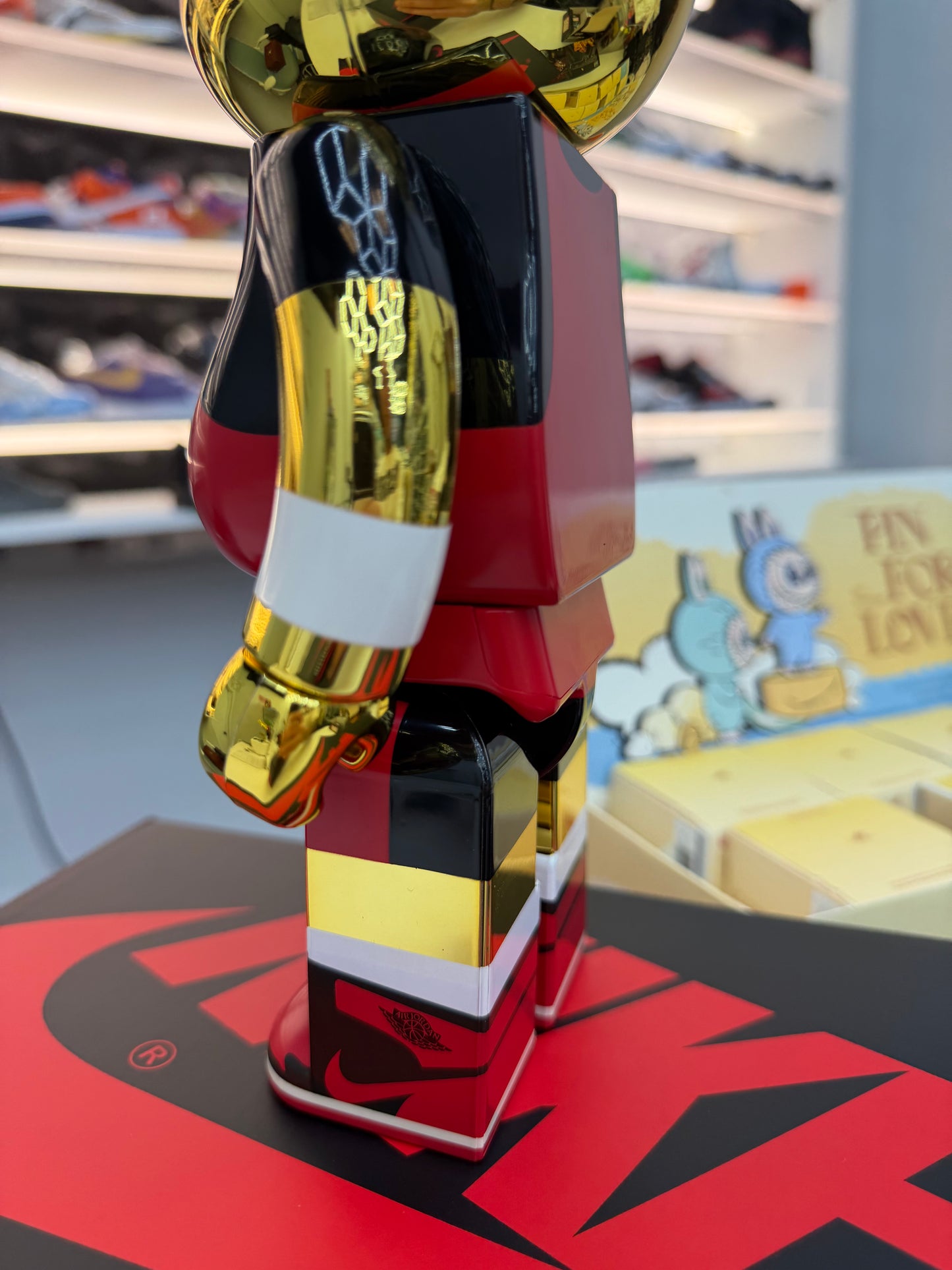 Bearbrick Nike Michael Jordan 1985 Air Jordan 400% gold